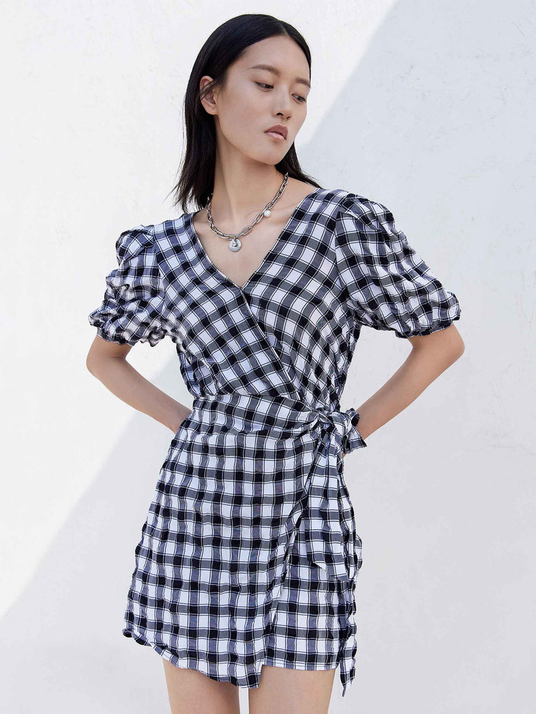 MO&Co. Women's Plaid Shirt Dress with Knot Loose Casual V Neck Puff Sleeves