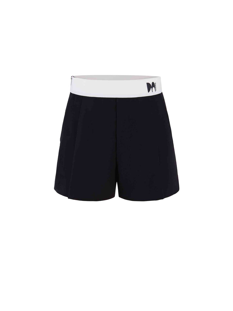 MO&Co.'s Contrasting Waistband Detail Shorts. This lightweight and soft design features a contrast waistband and double side pockets with a side zipper closure.