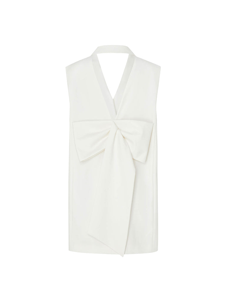 This MO&Co. Women's Wool Blend Waistcoat in White is a timeless piece stylishly crafted with exquisite wool blend materials, a deep back, and bowknot detail. Its classic peak lapel design with padded shoulders offers the perfect mix of fashion and comfort.