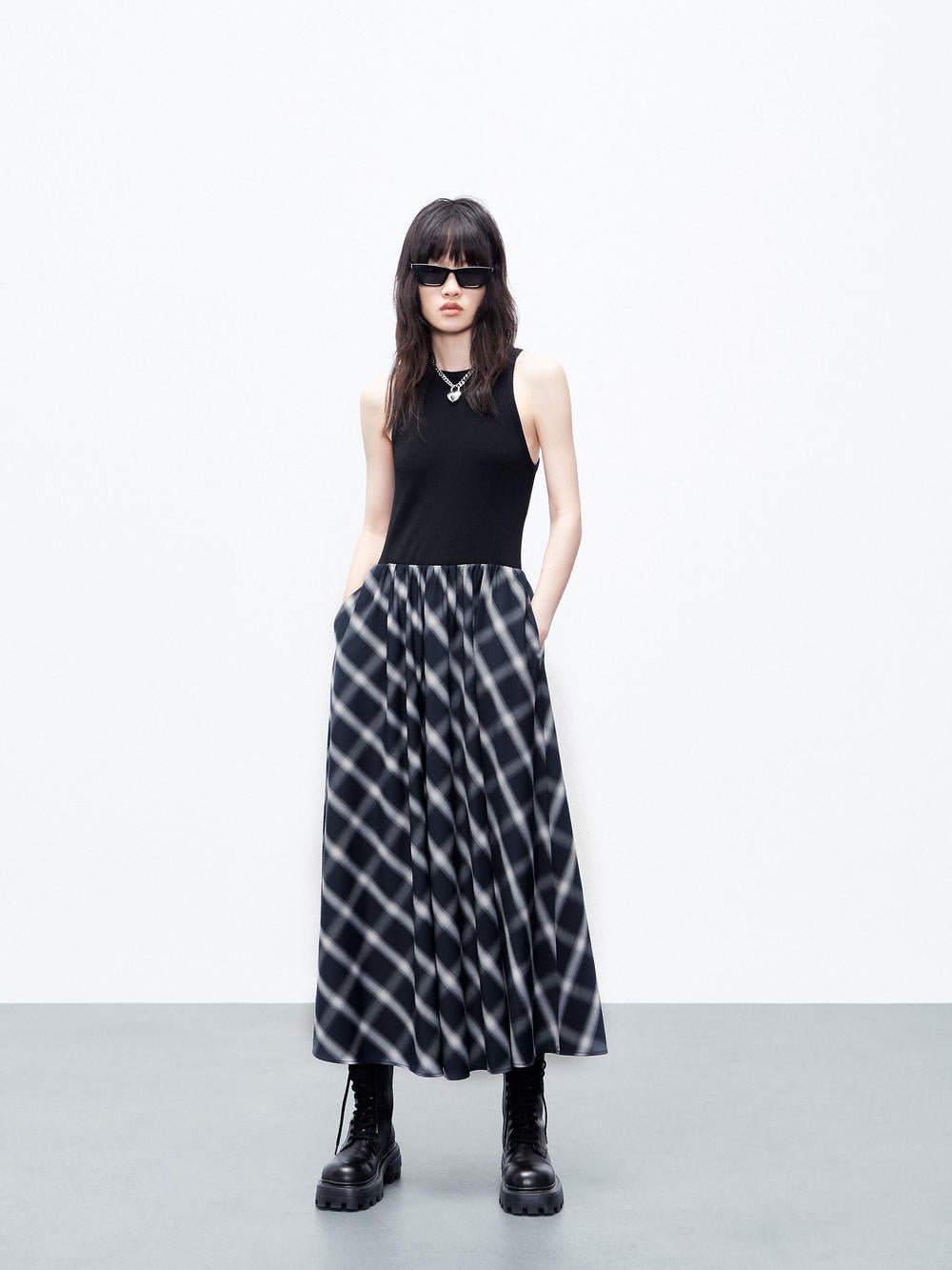 MO&Co. Women's Black Sleeveless Plaid Midi Dress