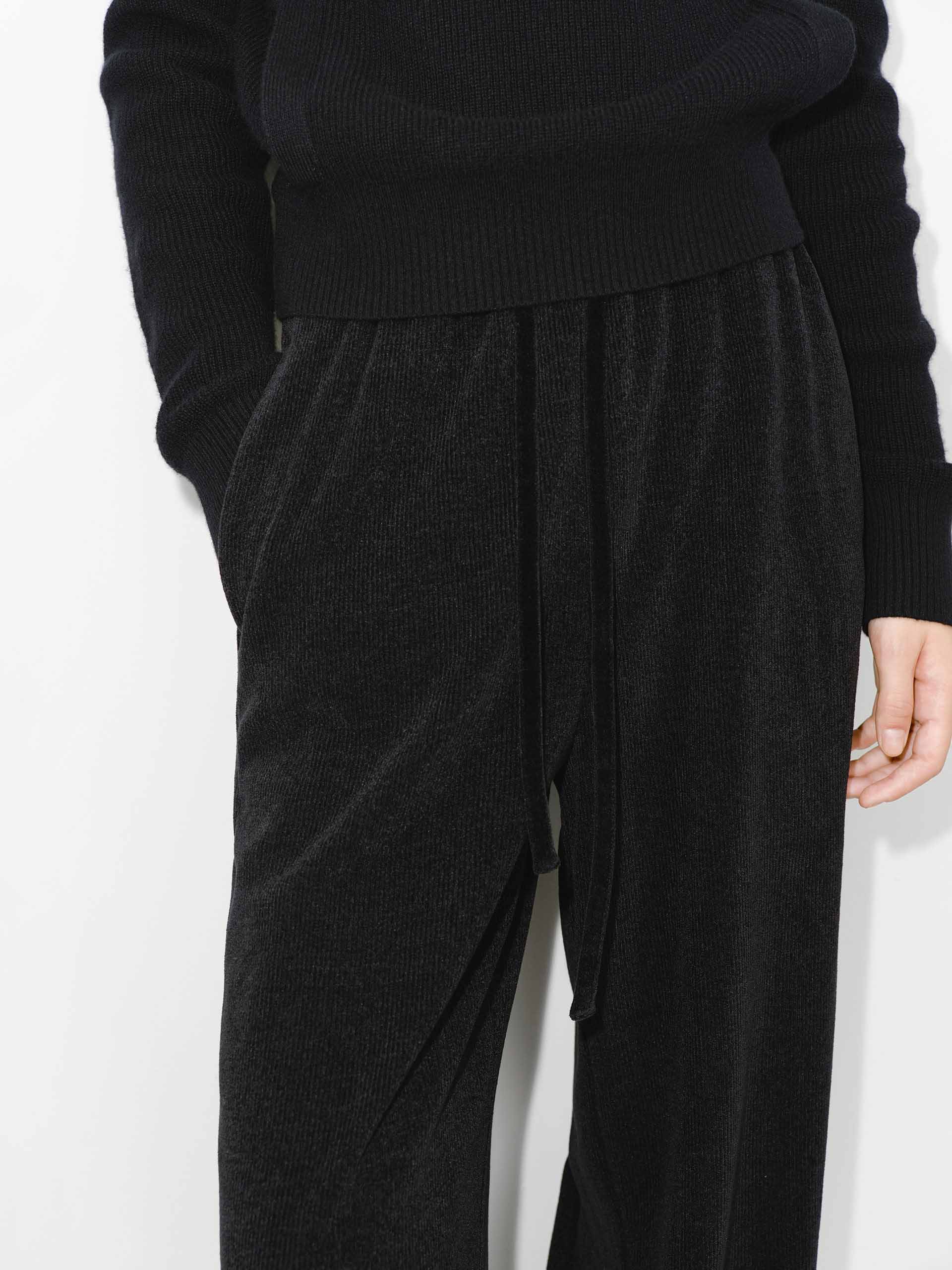 MO&Co. Women's Elastic Waist Corduroy Pants