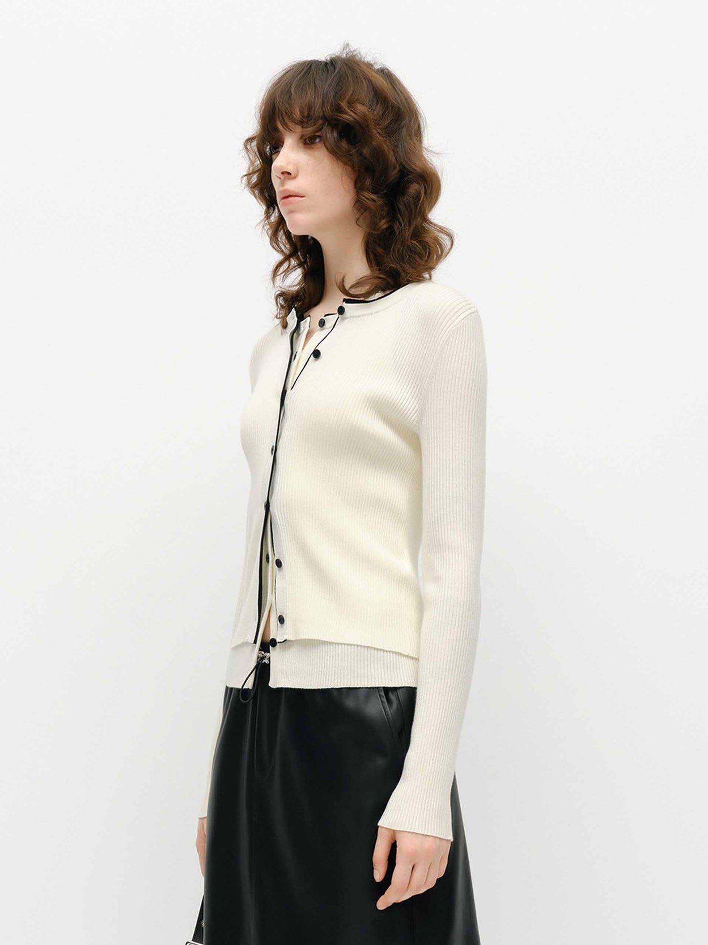 MO&Co 的暢銷產品。官方網站，MOCO 服裝網上商城 – MO&Co.