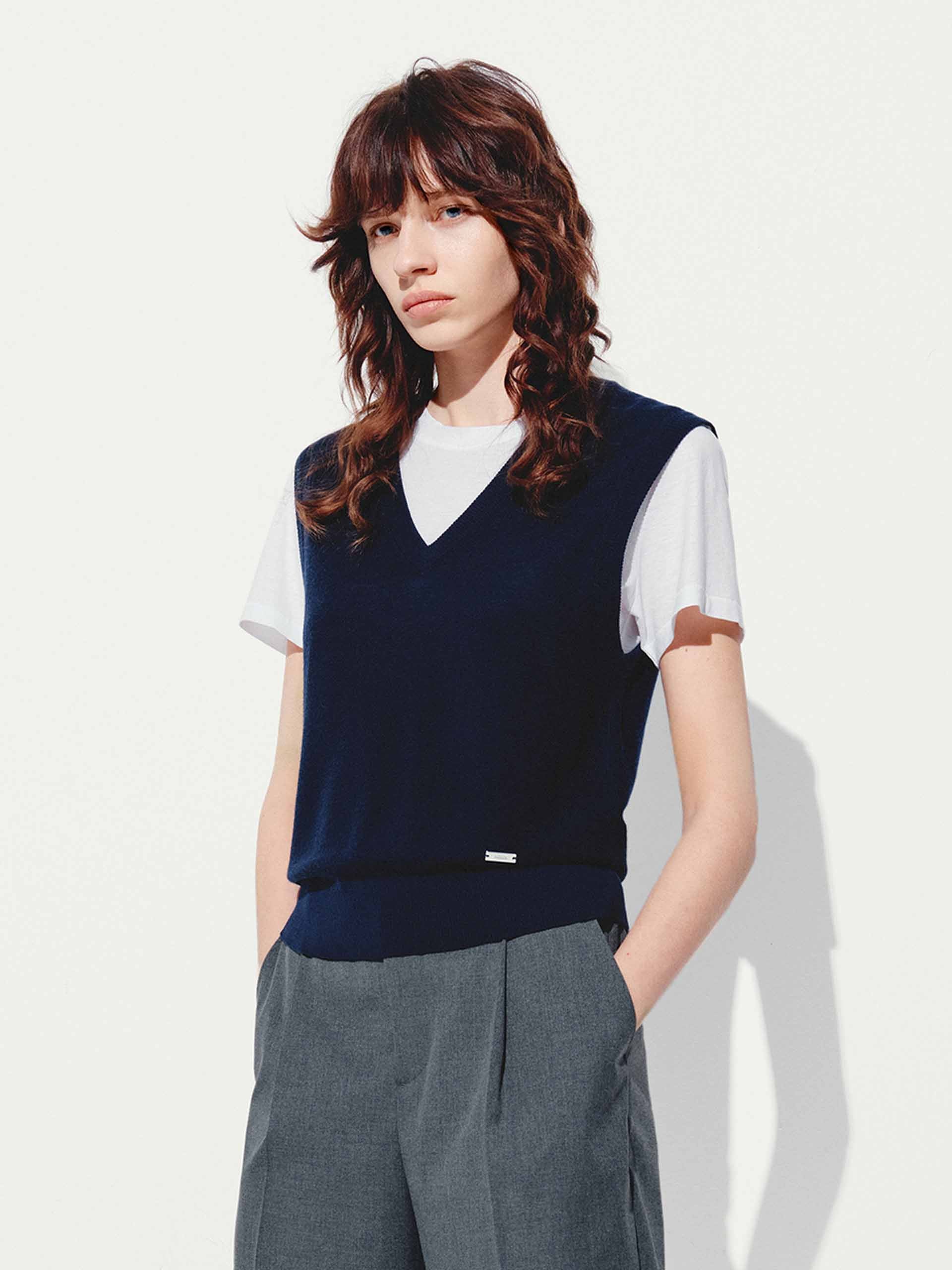 MO&Co. Women's V-neck Wool Knit Vest