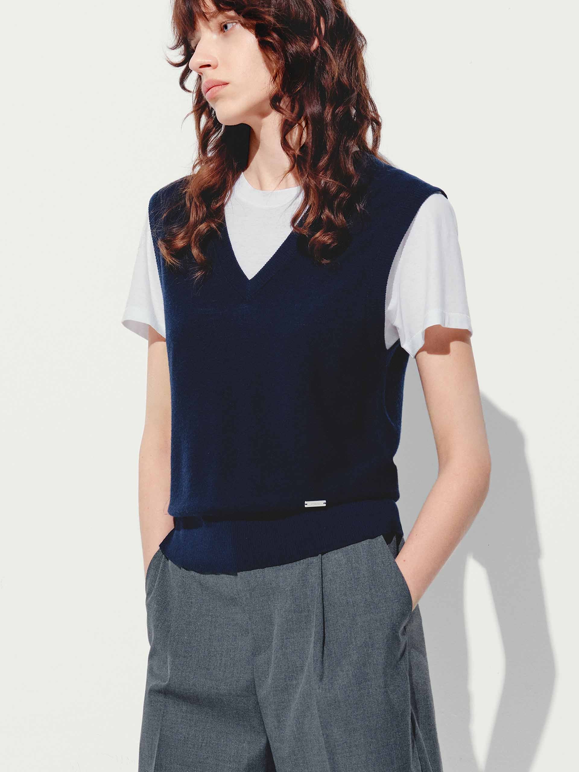 MO&Co. Women's V-neck Wool Knit Vest