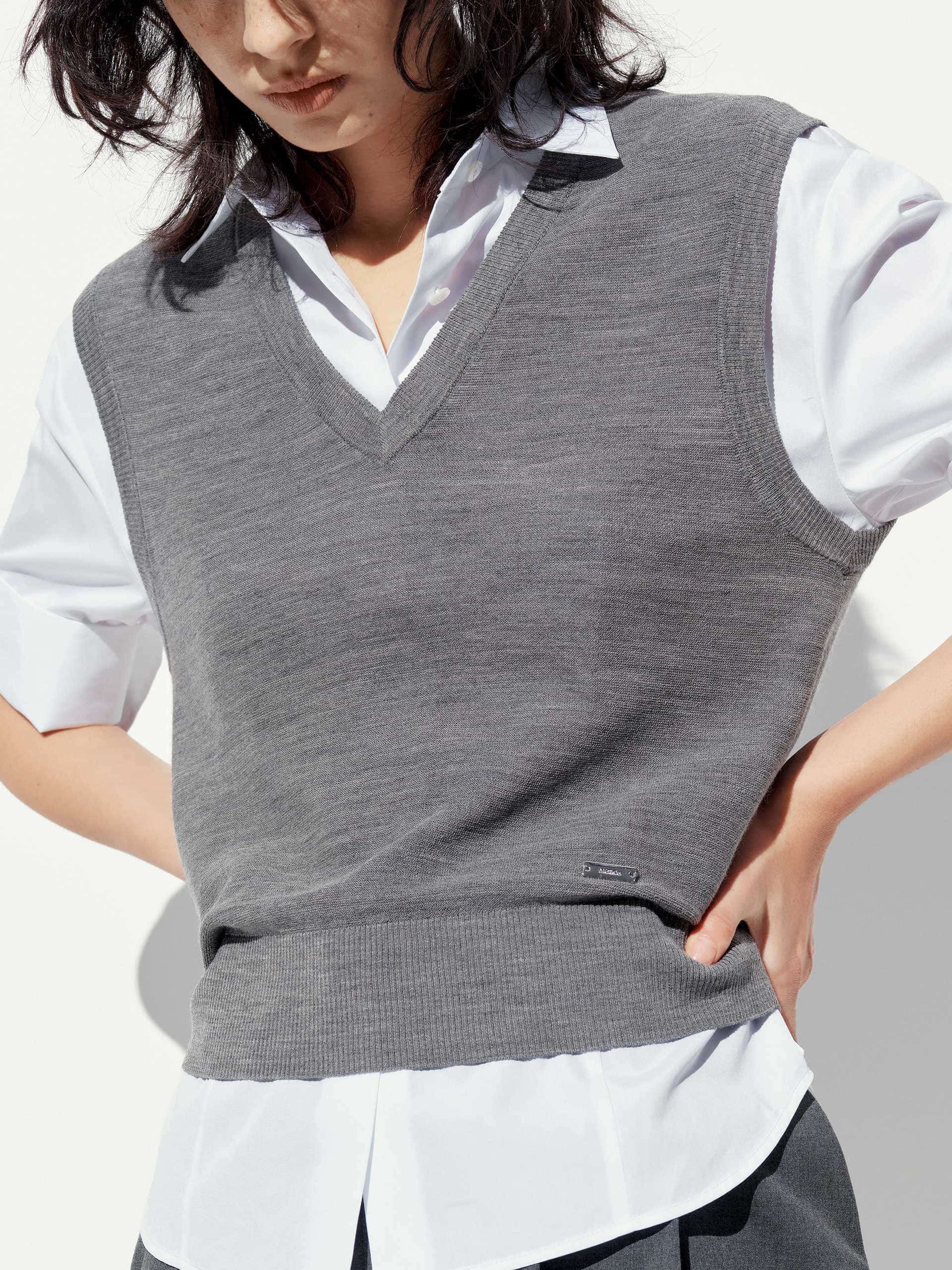 MO&Co. Women's V-neck Wool Knit Vest