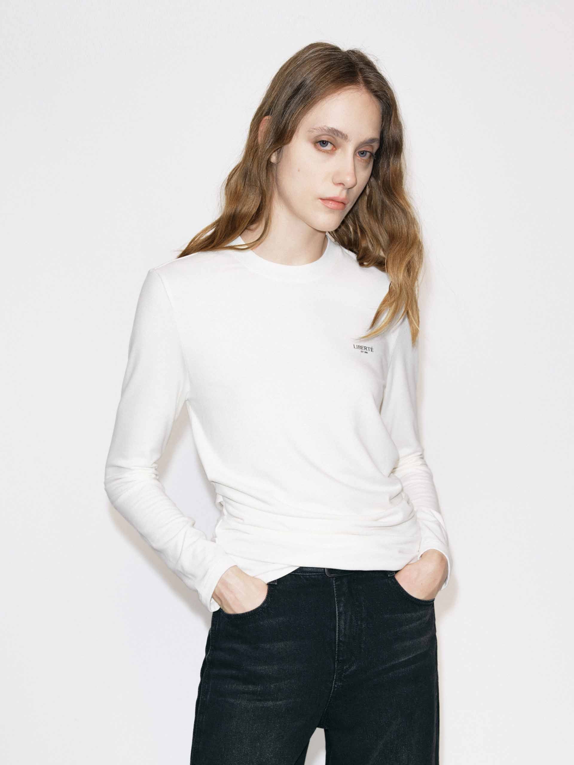 MO&Co. Women's Long Sleeves Fitted Gathered T-shirt in White
