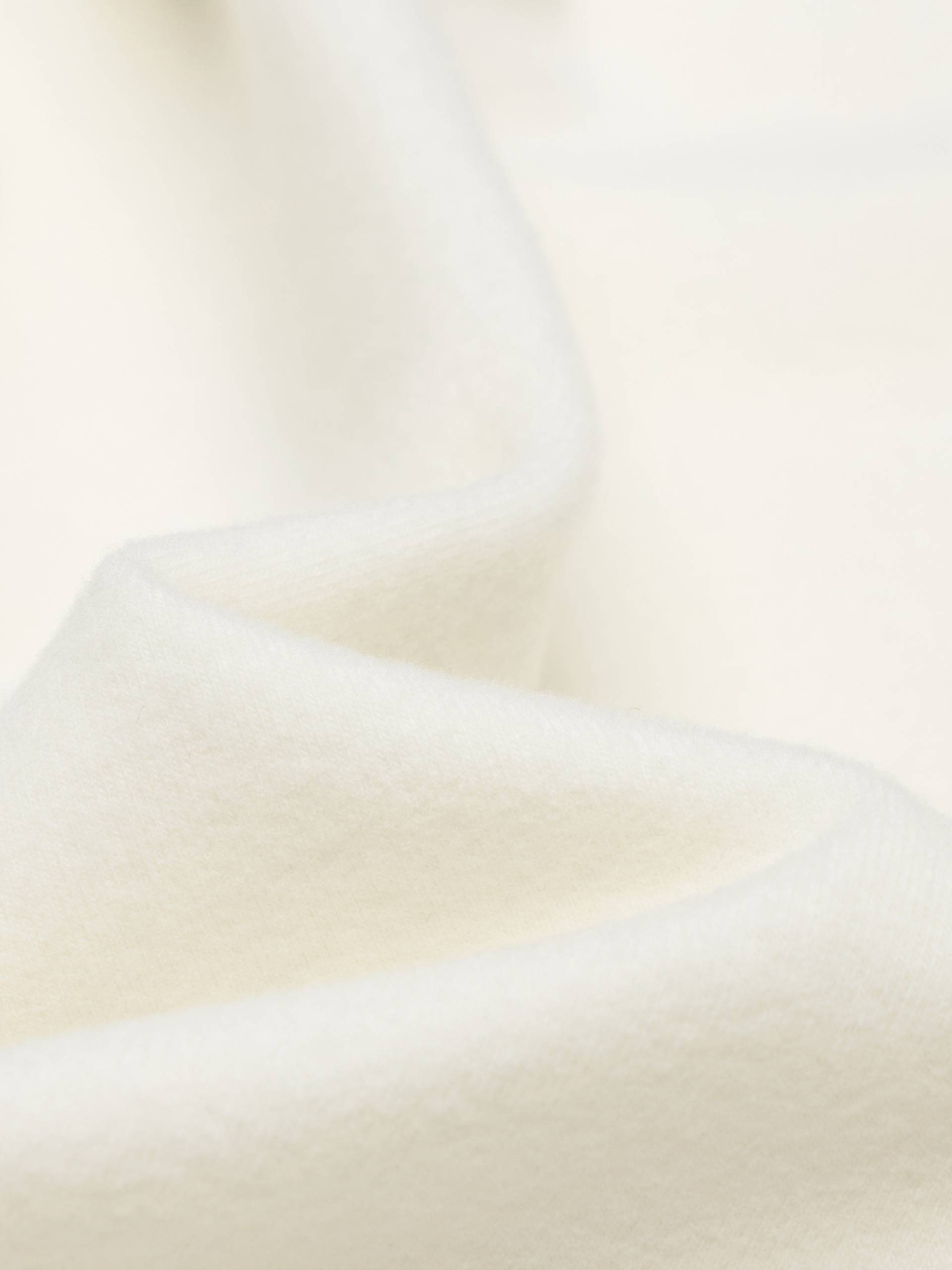 MO&Co. Women's Long Sleeves Fitted Gathered T-shirt in White