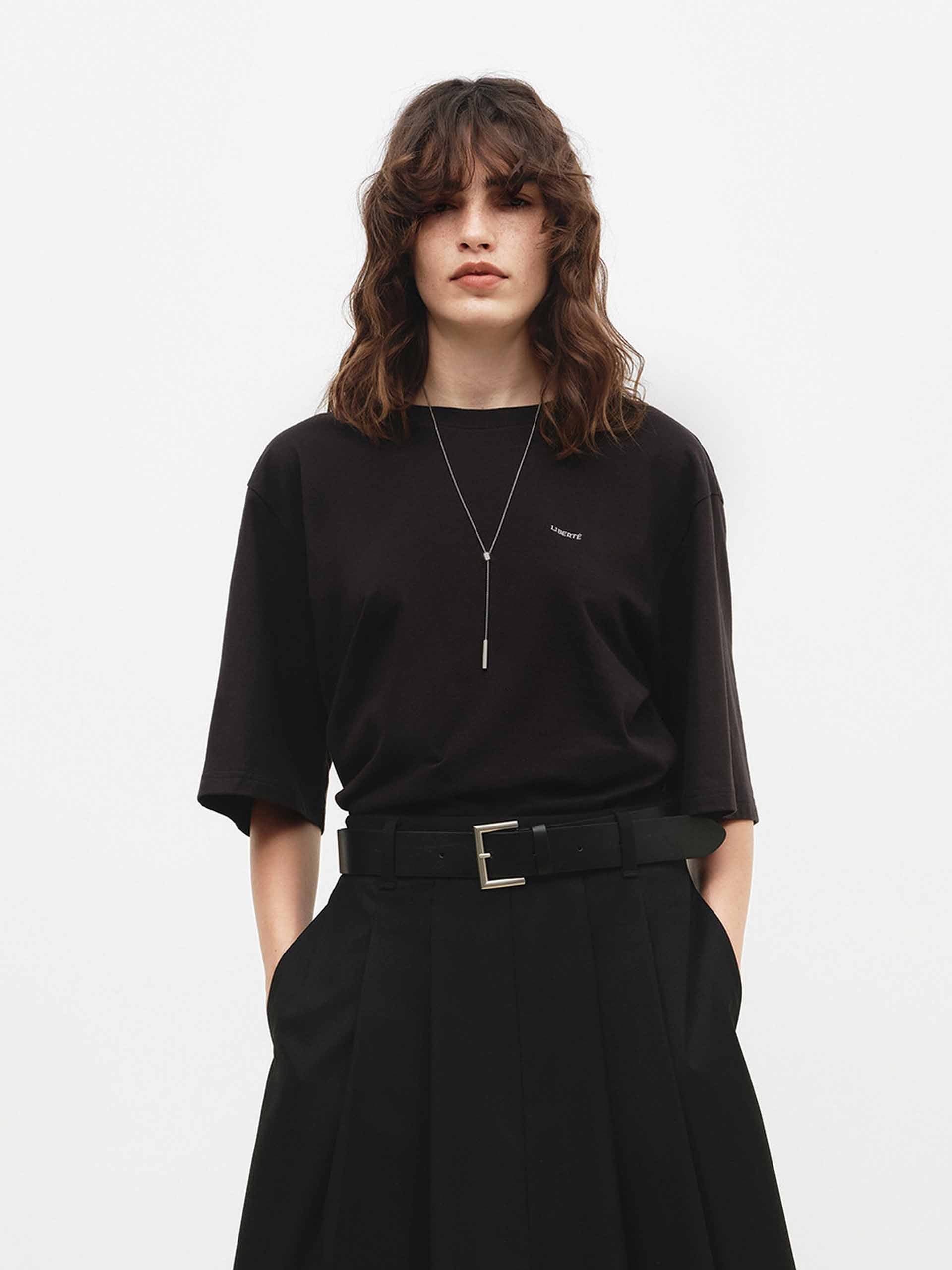 MO&Co. Fitted Cotton Blend Tee with Side Waist Pleat in Black