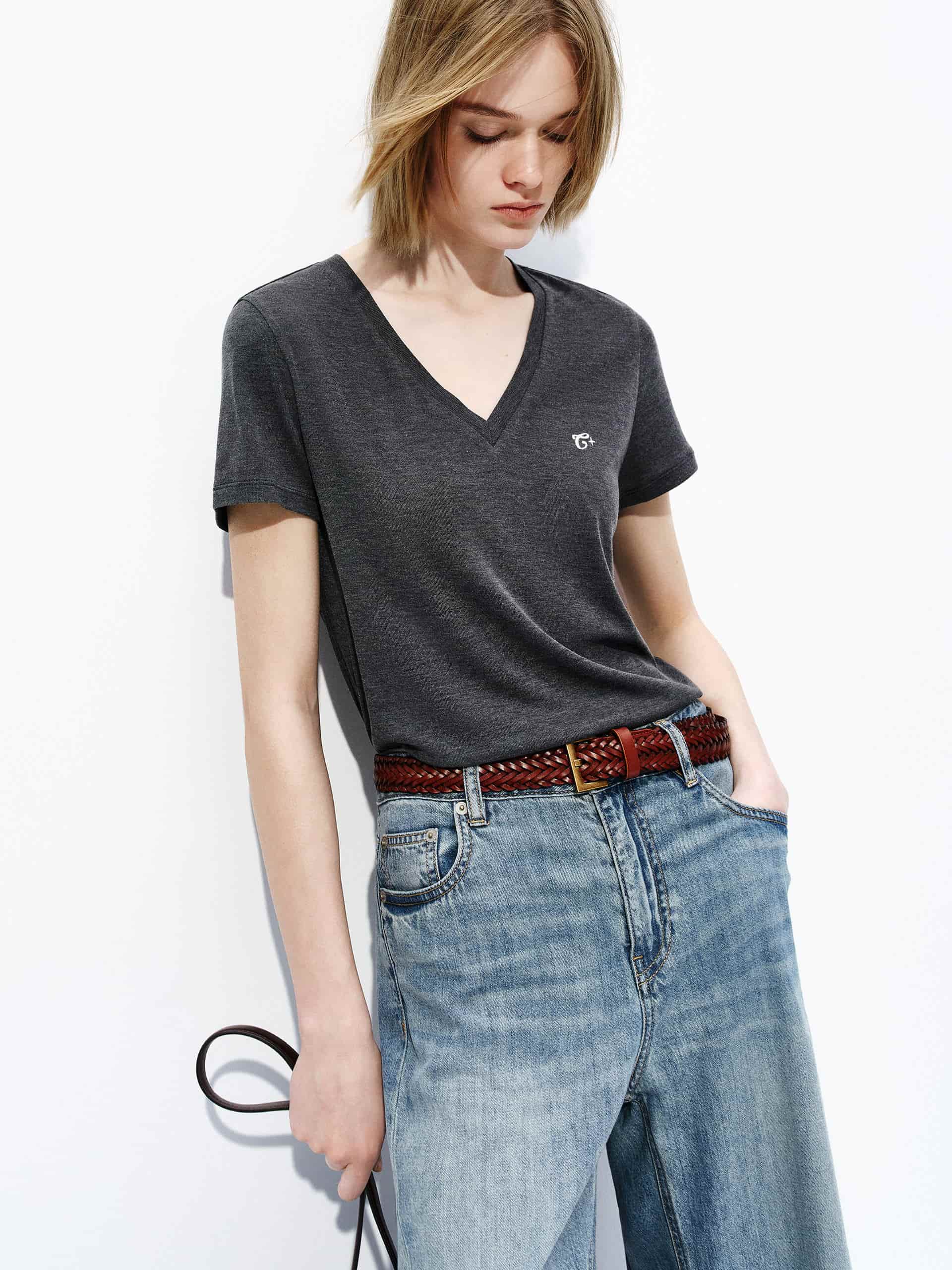 MO&Co. Women's Comfy Fitted V-Neck T-shirt