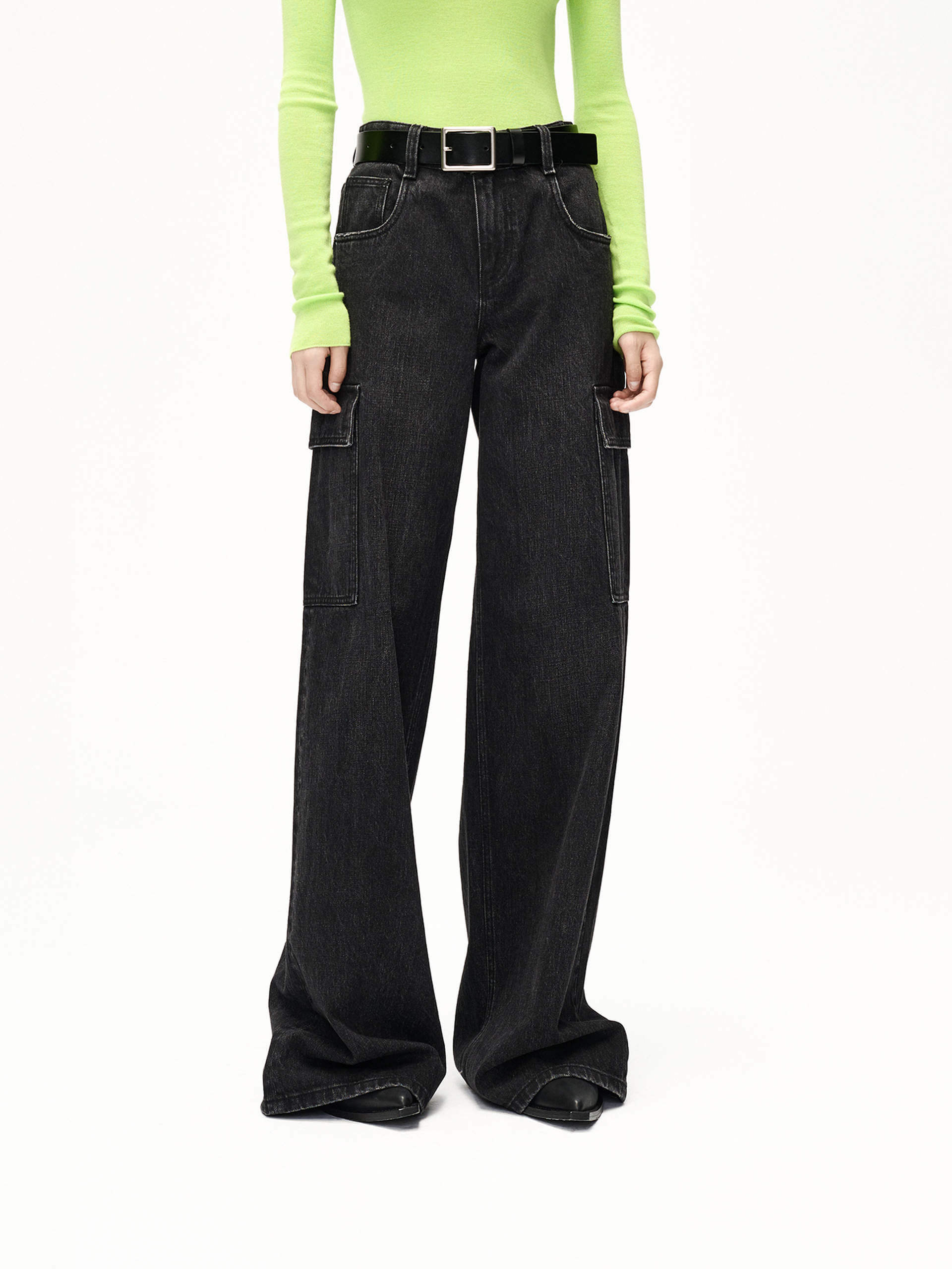 MO&Co. Women's Black Full Length Wide Leg Cargo Jeans in Cotton