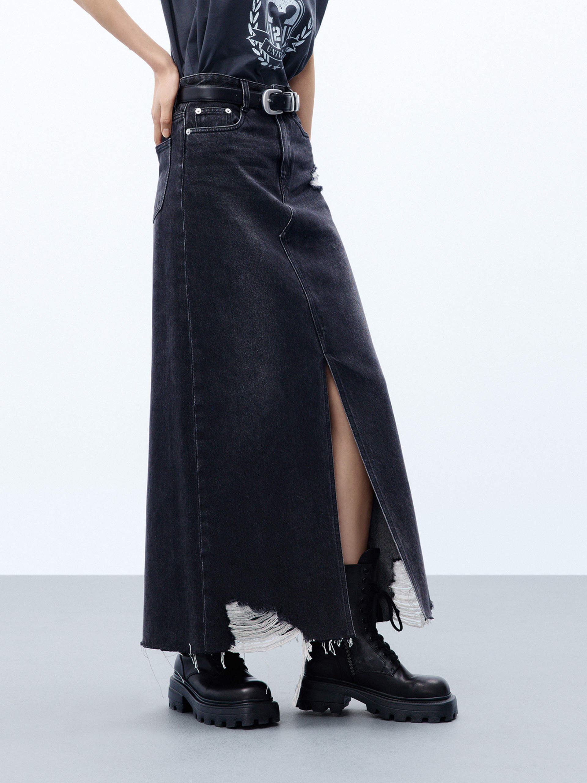 MO&Co. Women's Frayed Hem Maxi Cotton Denim Skirt in Washed Black