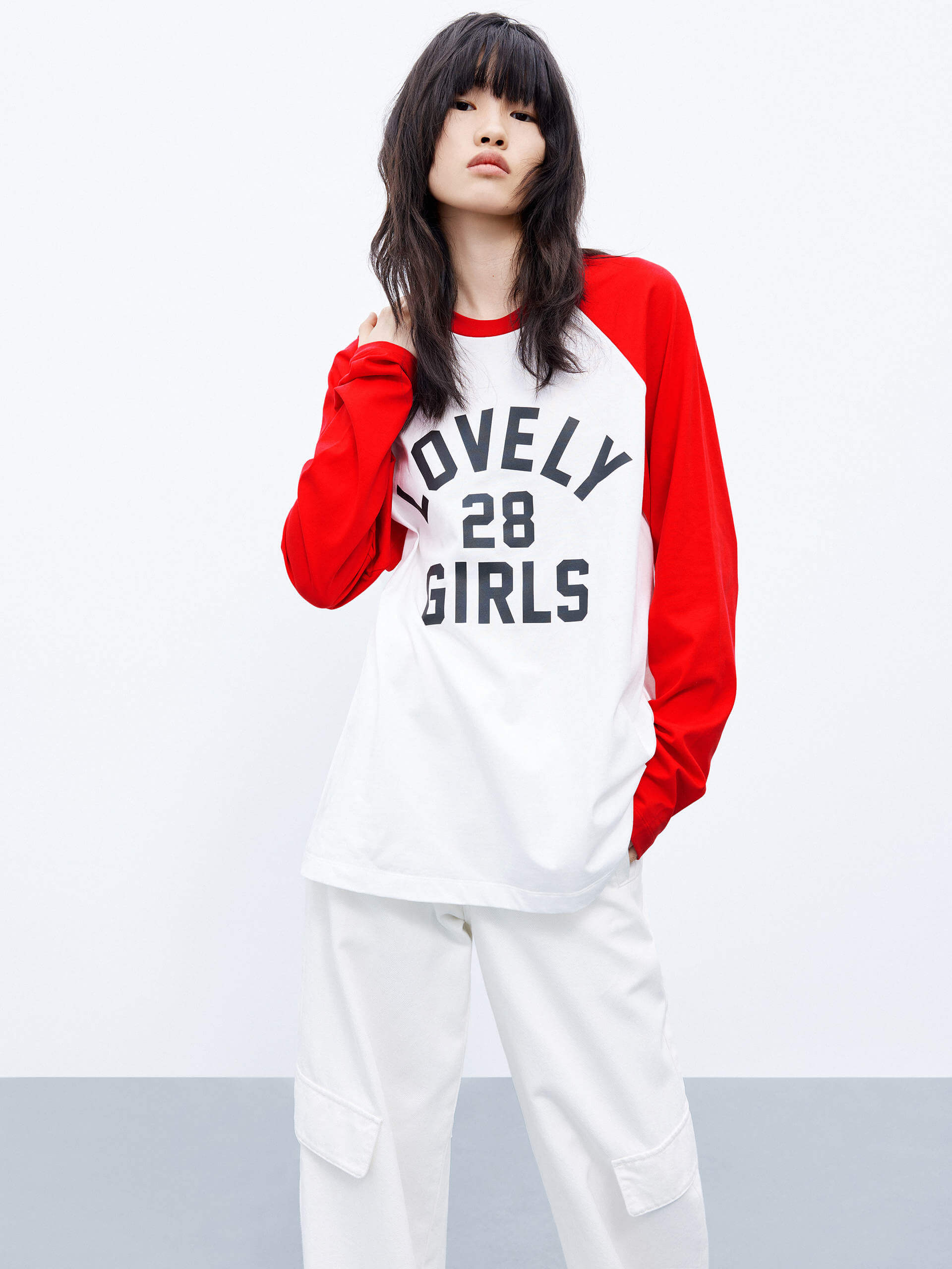 MO&Co. Women's White Letter Print with Red Raglan Long Sleeve T-Shirt Loose Pure Cotton