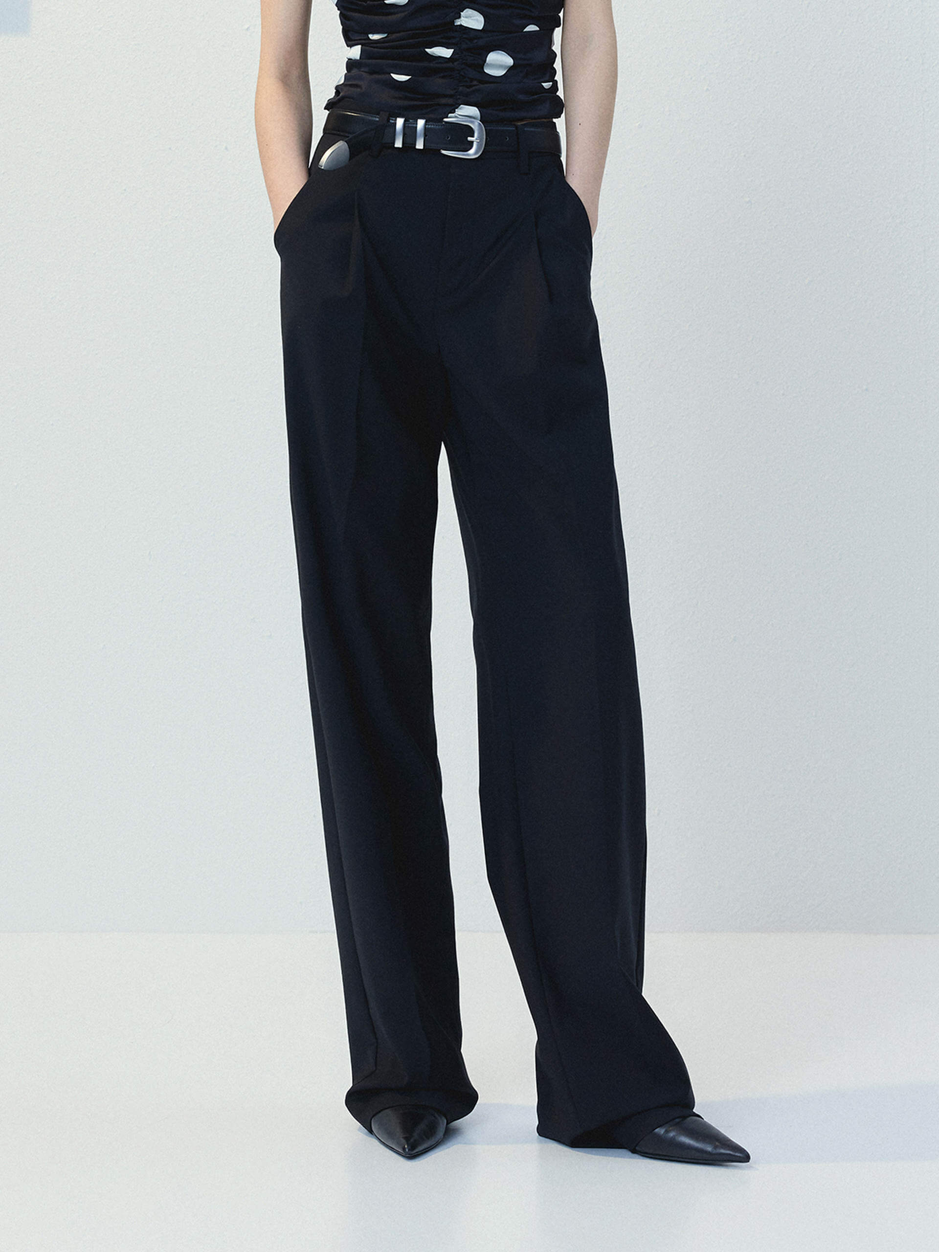 MO&Co. Women's High-rise Tailored Pleated Suit Pants in Black