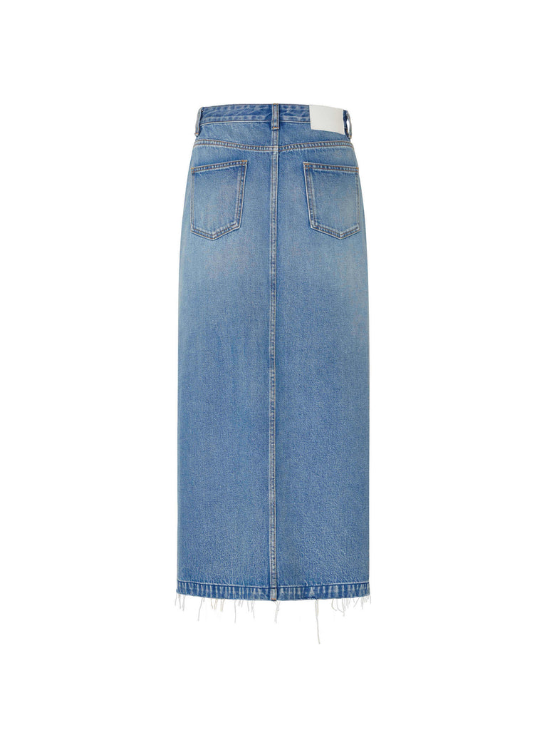 MO&Co.'s Women's Slit Detailed Maxi Denim Skirt in Blue! This flattering skirt offers stylish and comfortable breathability with its breathable cotton fabric and a flattering front slit design. Featuring seam detailing, contrasting colors, belt loops, and a five-pocket design