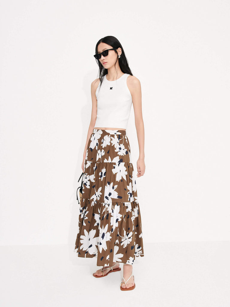 MO&Co. Women's Tiered Floral Print Maxi Skirt in Brown features a flowy fit, high waist and pleated design. Plus, the bold floral print and side zipper closure create a standout style.