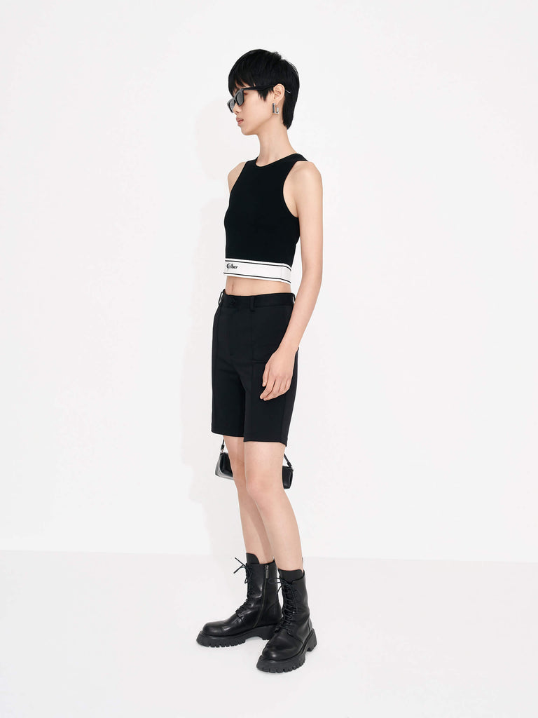 Discover our tight fit Mid-rise Skinny leg Shorts in Black, including belt loops, a zipper and button closure, and a back mock pocket.