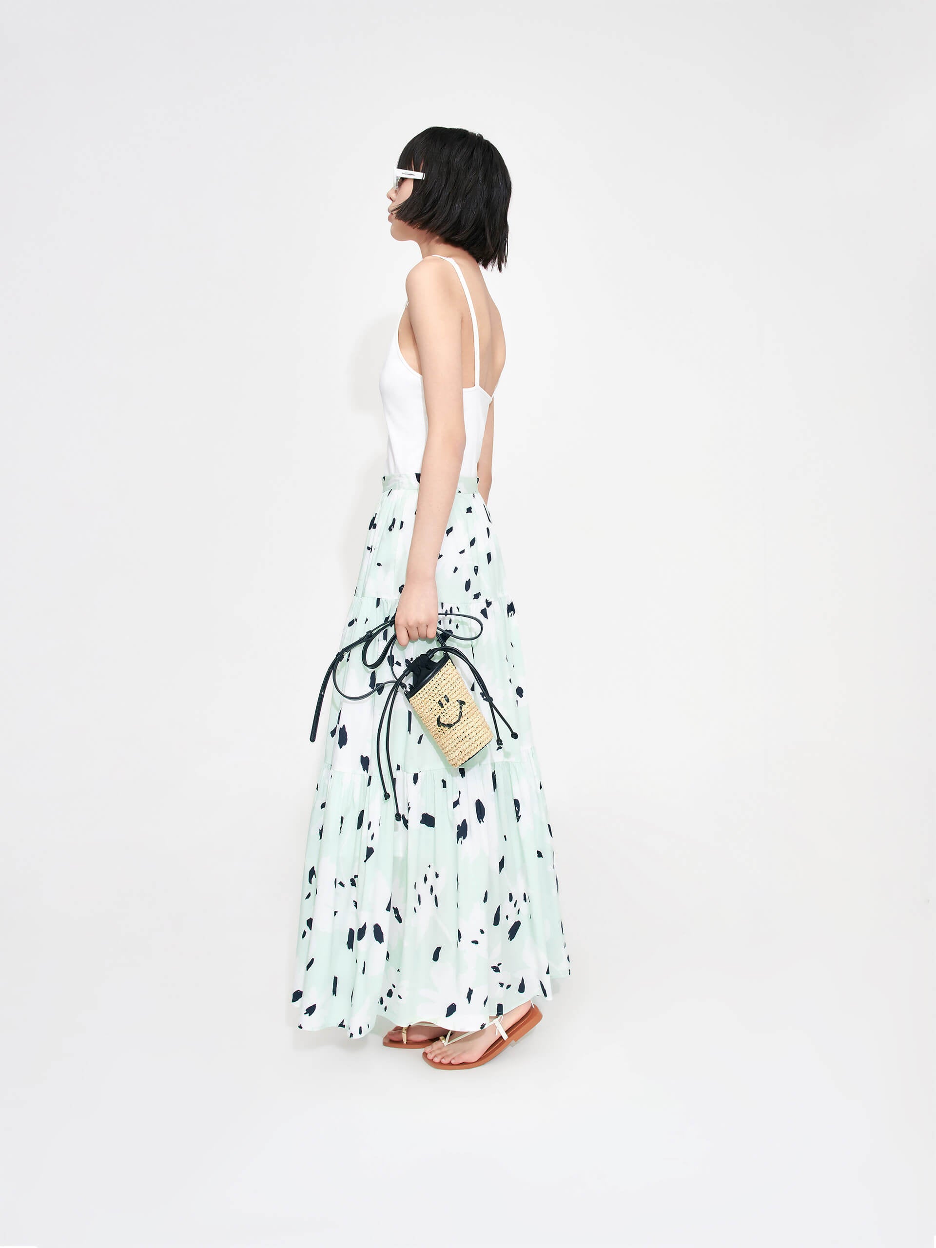 MO&Co. Women's Tiered Floral Print Maxi Skirt in Mint features a flowy fit, high waist and pleated design. Plus, the bold floral print and side zipper closure create a standout style.