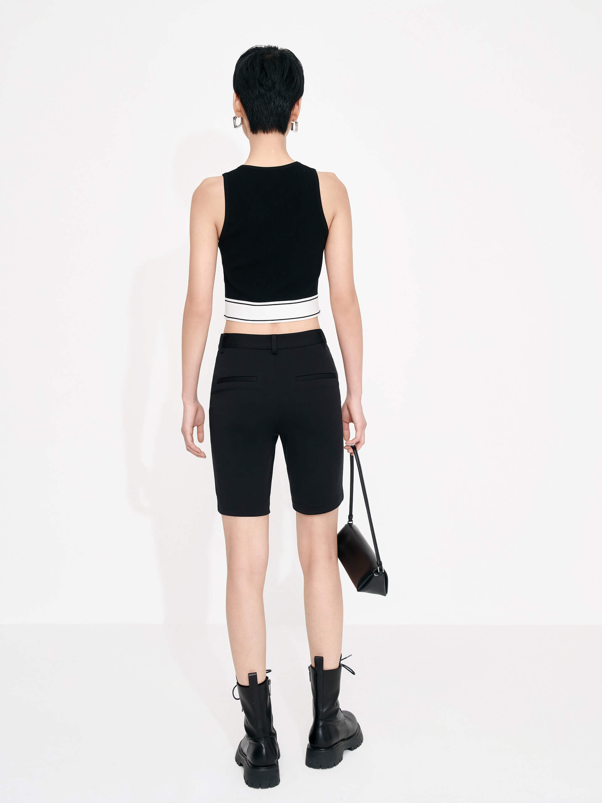 Discover our tight fit Mid-rise Skinny leg Shorts in Black, including belt loops, a zipper and button closure, and a back mock pocket.