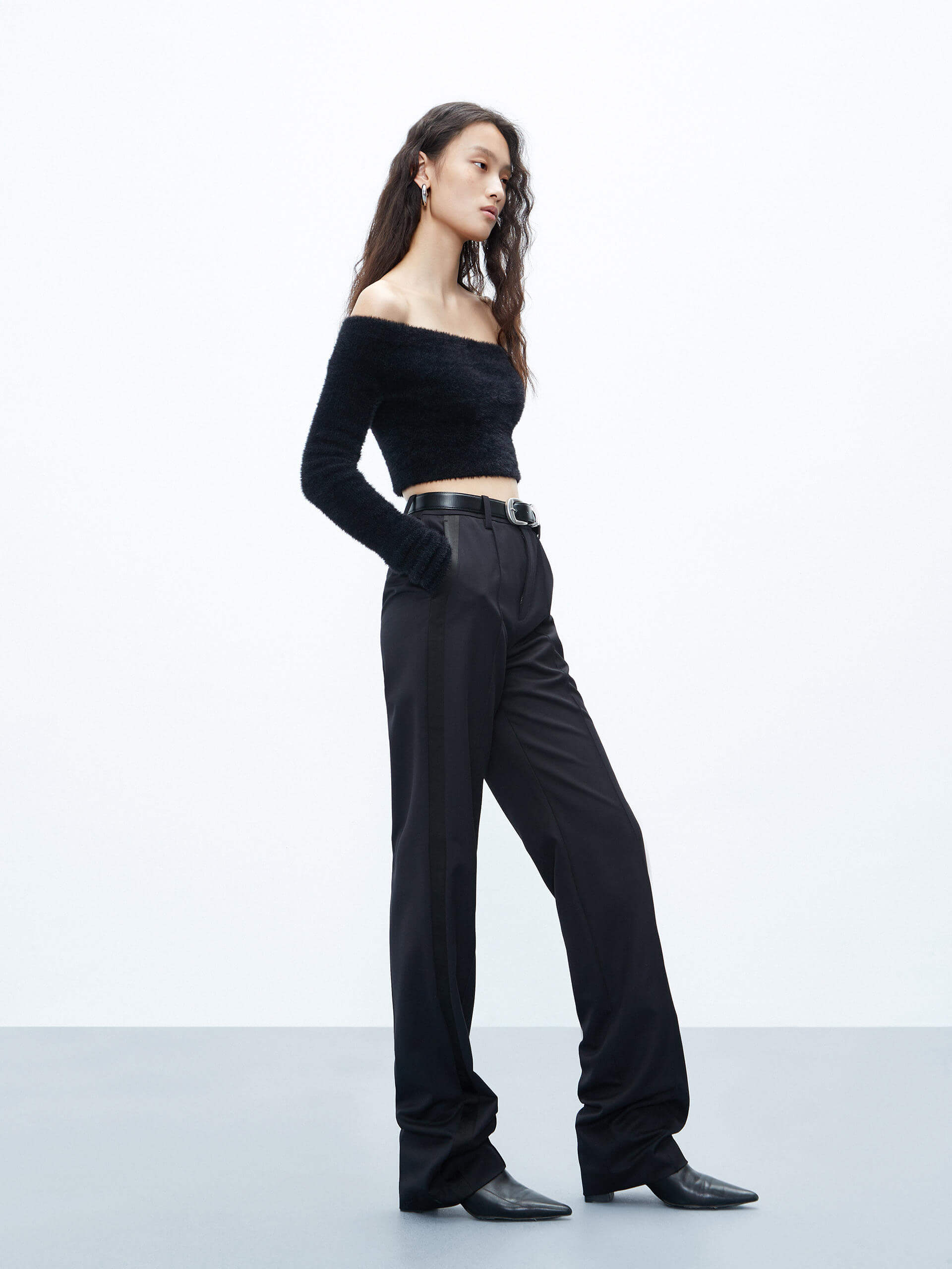 MO&Co. Women's Include Wool Straight Pants with Stain Side in Black