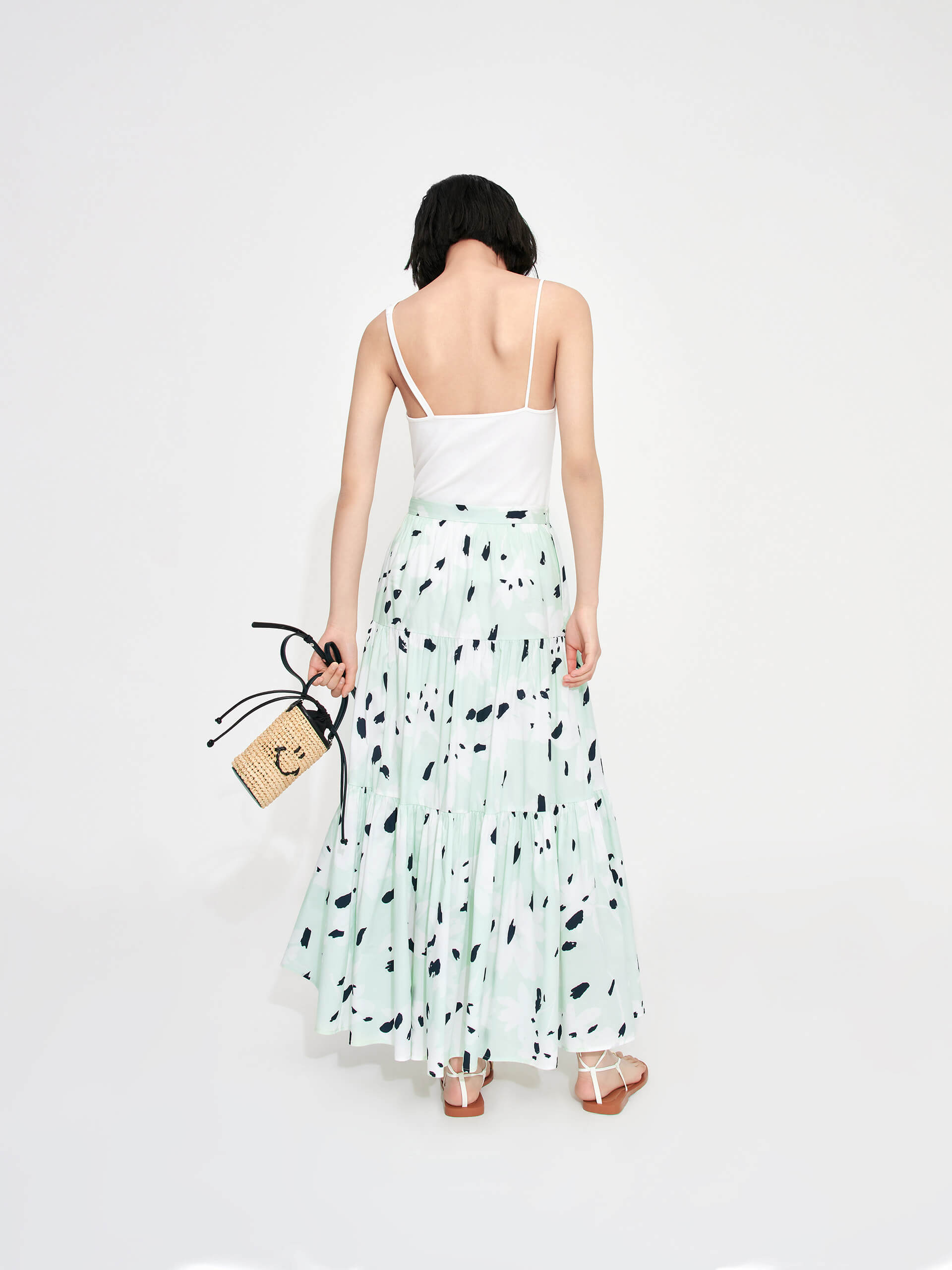 MO&Co. Women's Tiered Floral Print Maxi Skirt in Mint features a flowy fit, high waist and pleated design. Plus, the bold floral print and side zipper closure create a standout style.