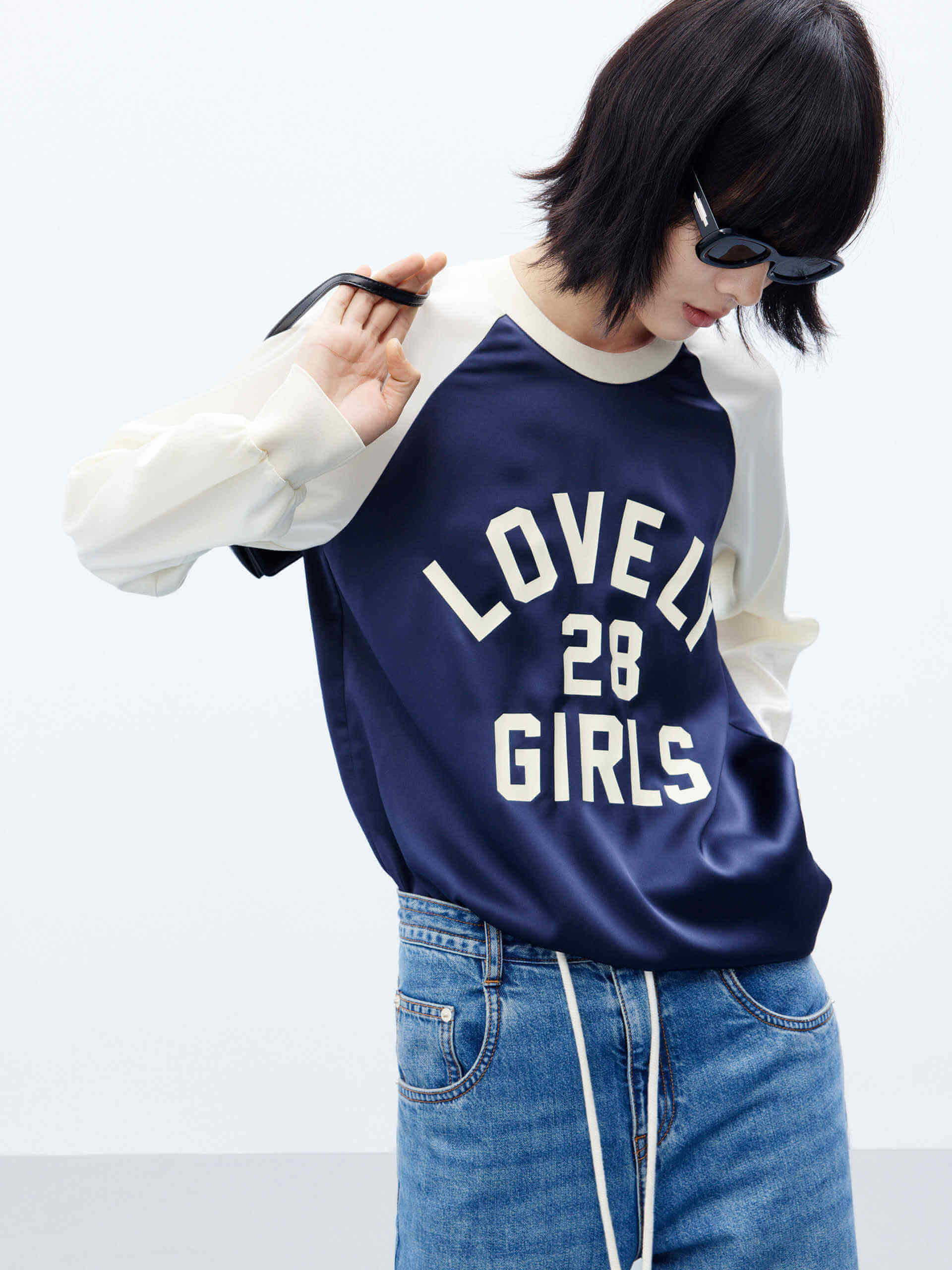 MO&Co. Women's Two Tone Raglan Sleeve Letter Print Top in Navy and White