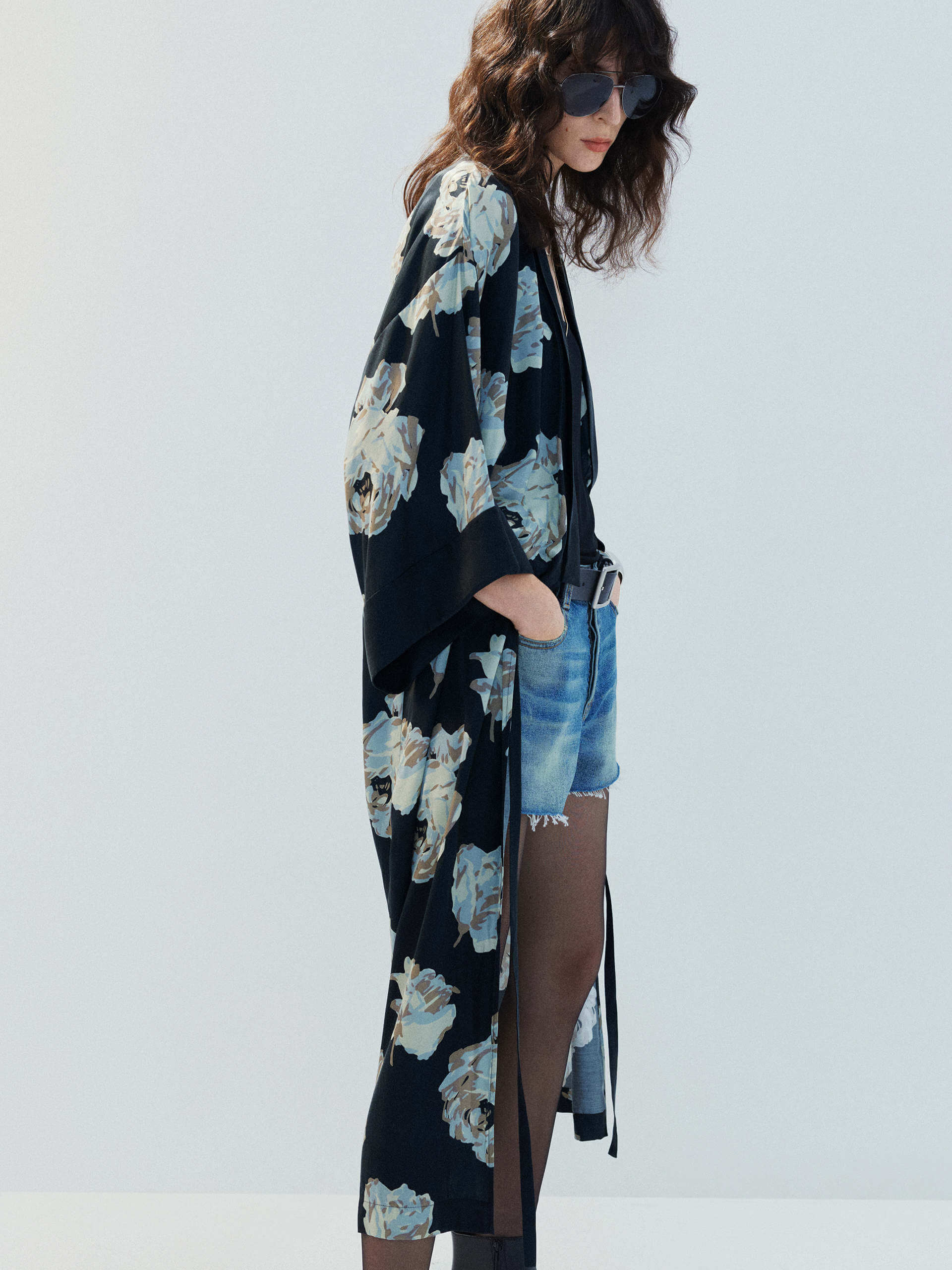 MO&Co. Noir Women's Long Floral Printed Coat. Crafted from a luxurious silk blend material, this coat features an all-over floral print that adds a statement touch to any outfit.