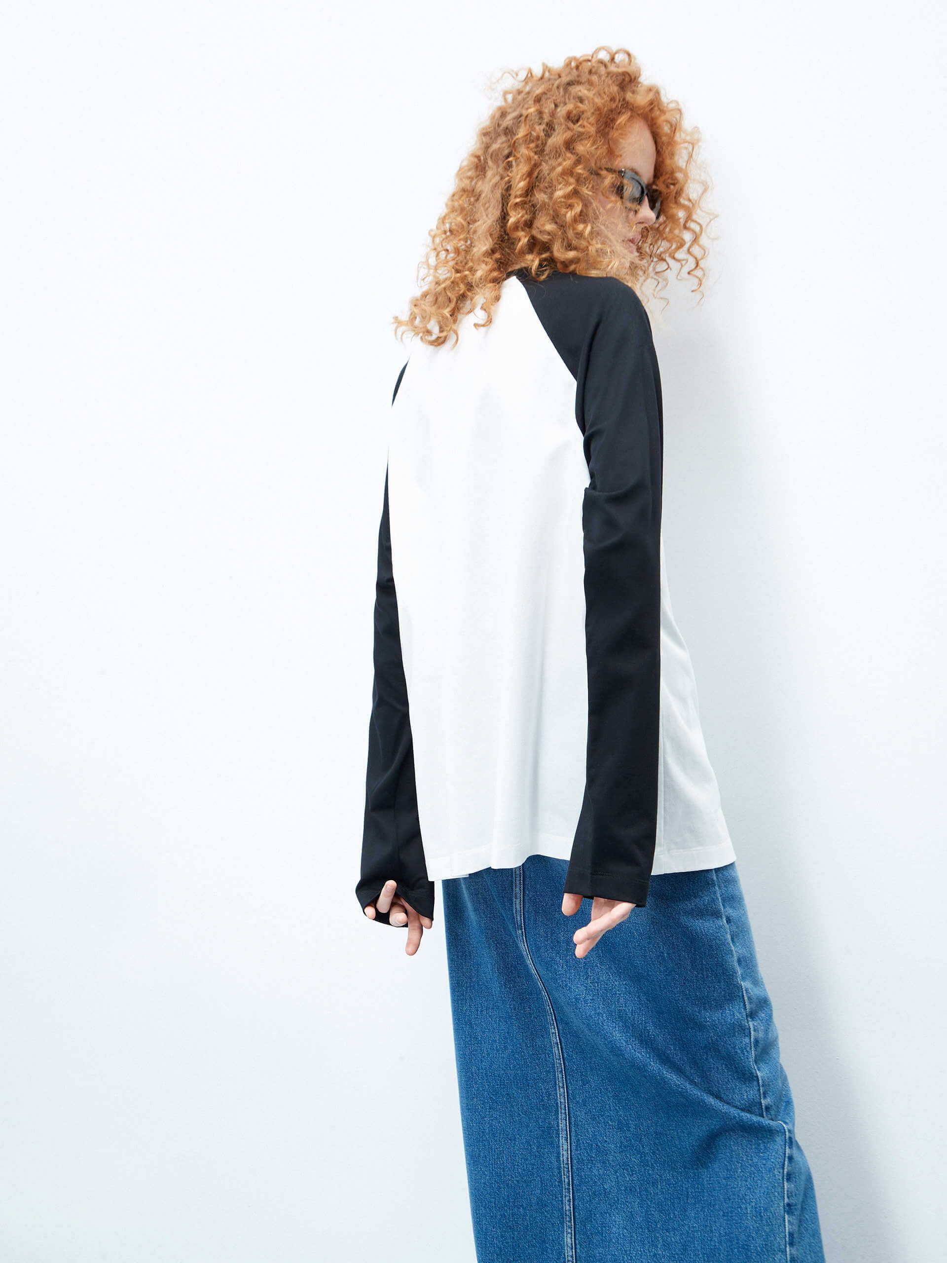 MO&Co. Women's White Letter Print with Black Raglan Long Sleeve T-Shirt Loose Pure Cotton