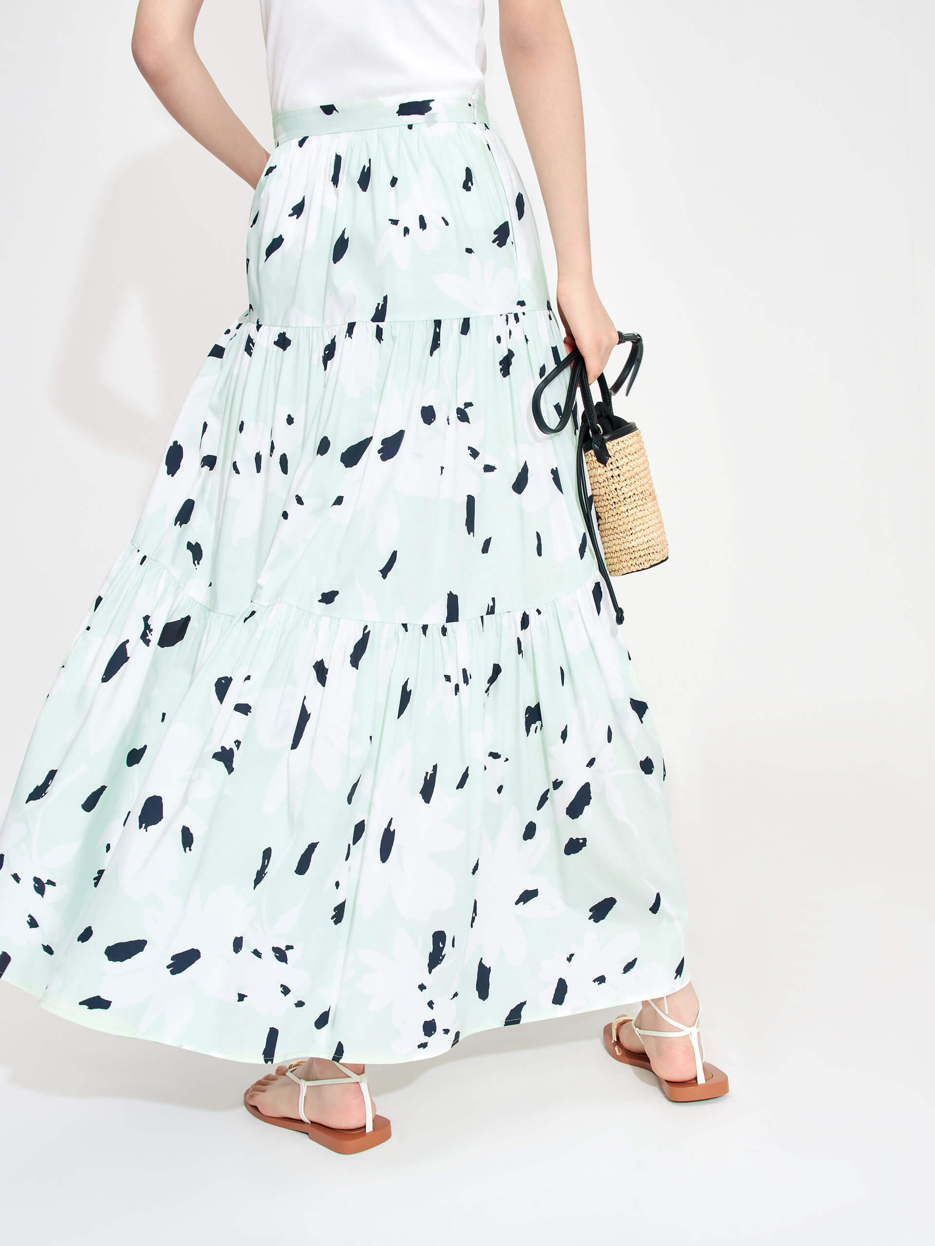 MO&Co. Women's Tiered Floral Print Maxi Skirt in Mint features a flowy fit, high waist and pleated design. Plus, the bold floral print and side zipper closure create a standout style.