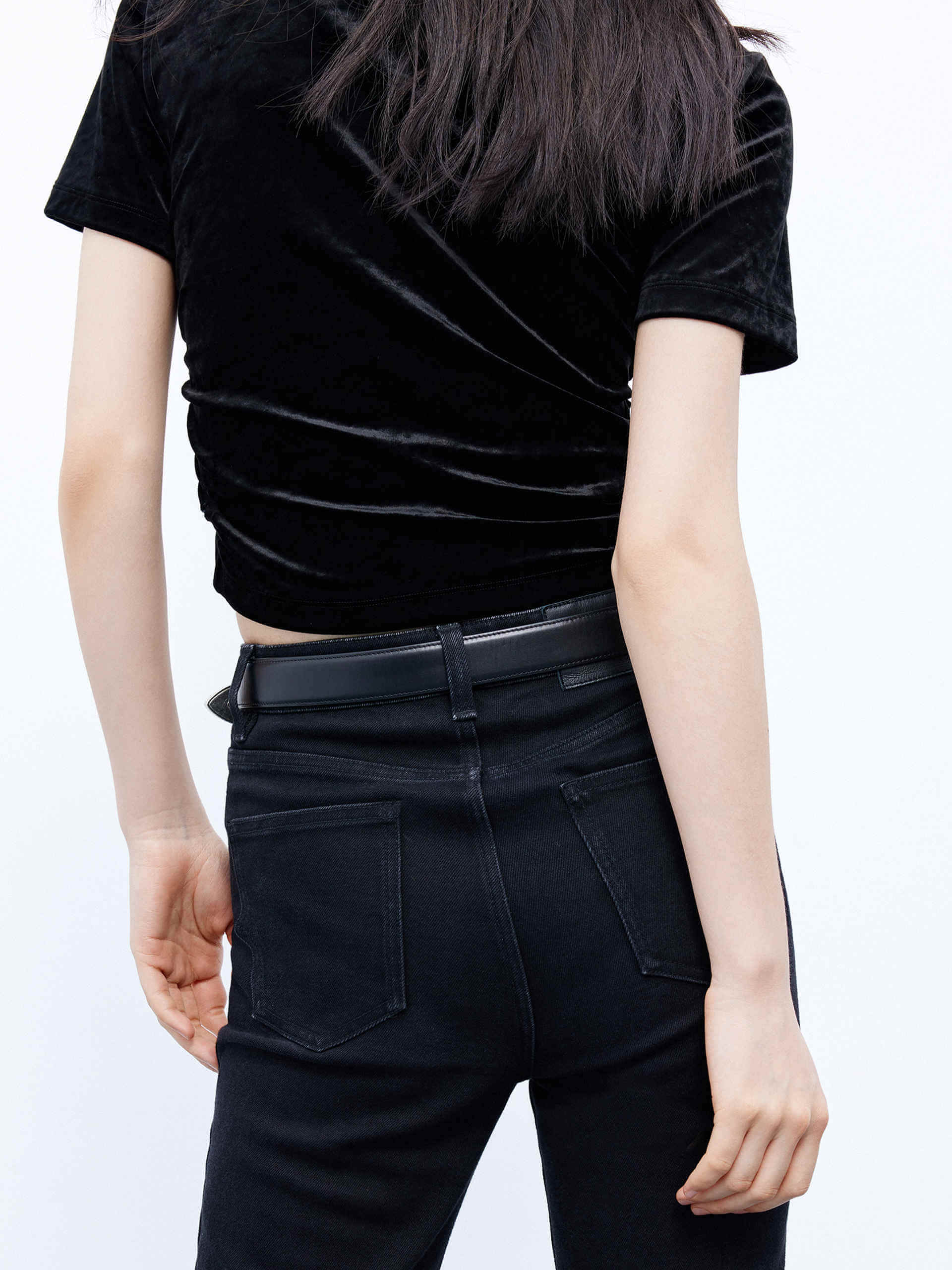 MO&Co. Women's Black Twist Detail Velvet Touch Crop Top