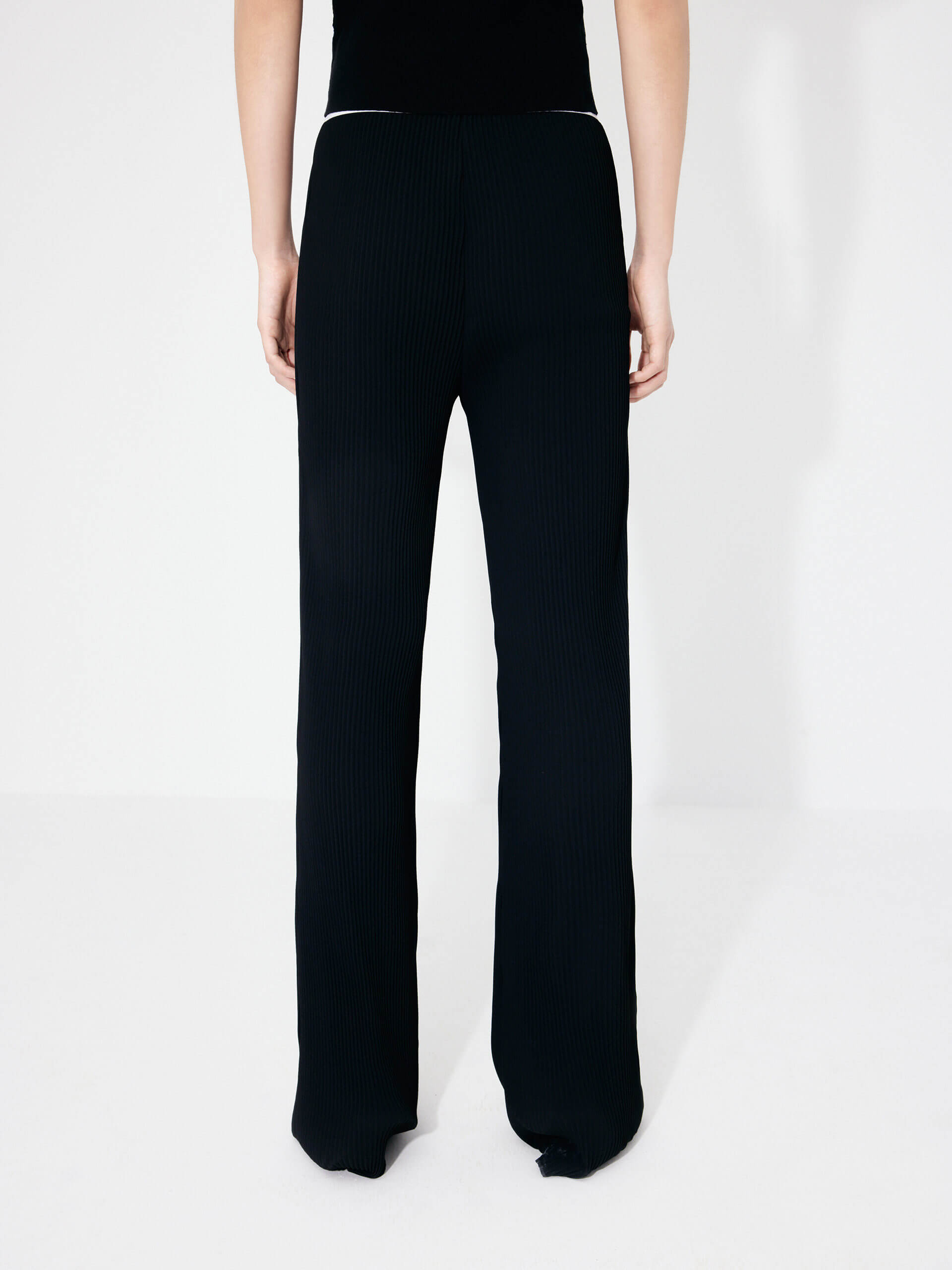 MO&Co's Structured Contrast Detail Pants in Black. Featuring a contrasting elastic waistband and structured texture fabric, these pants are sure to elevate any look.