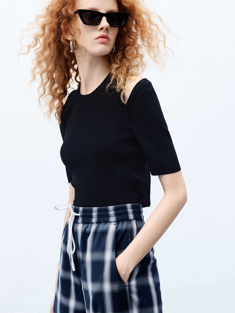 MO&Co. Women's Shoulder Cut Short Sleeves Knit Top in Black