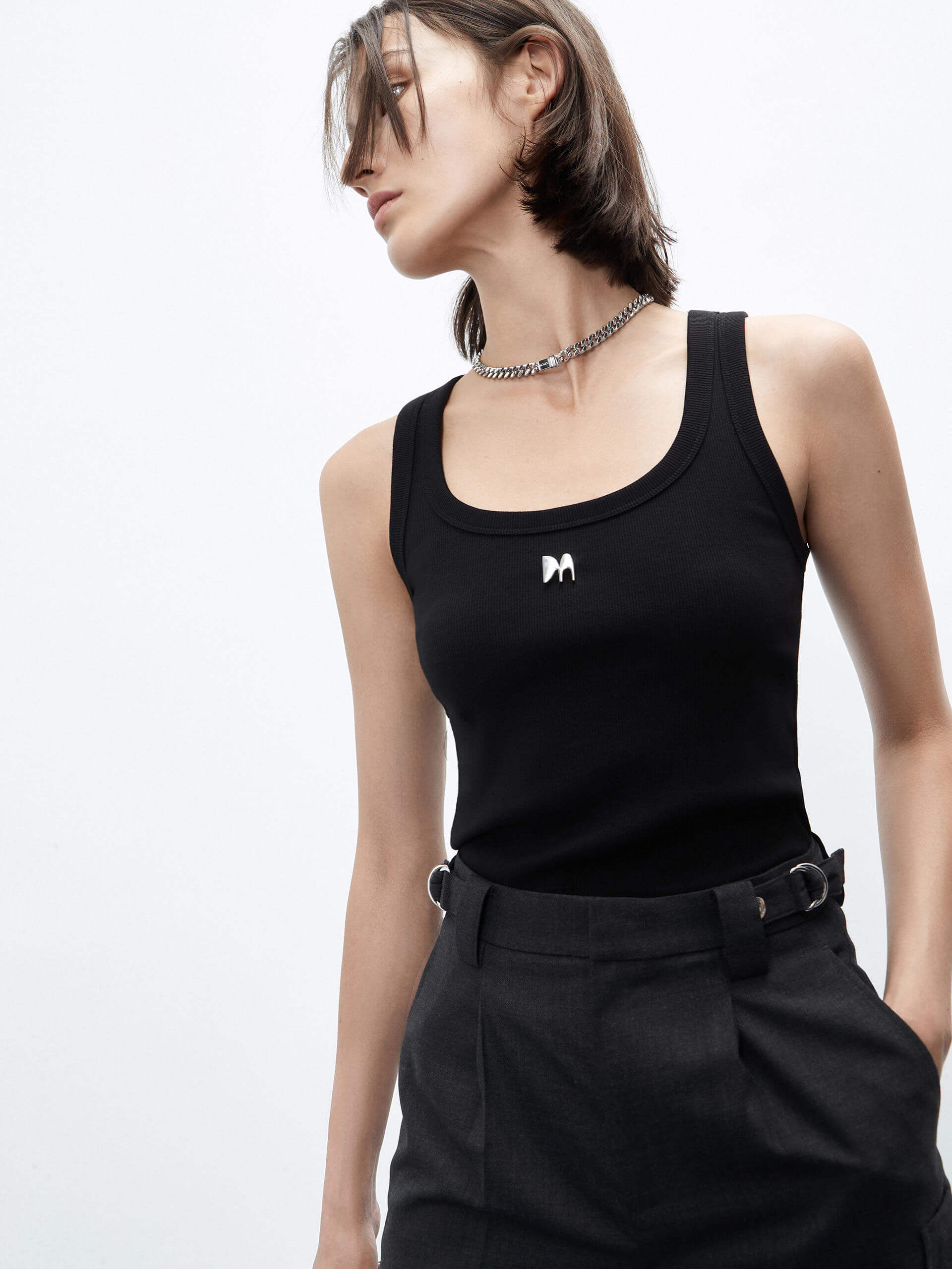 MO&Co. Women's Black Metallic Detail Round Neck Ribbed Tank Top