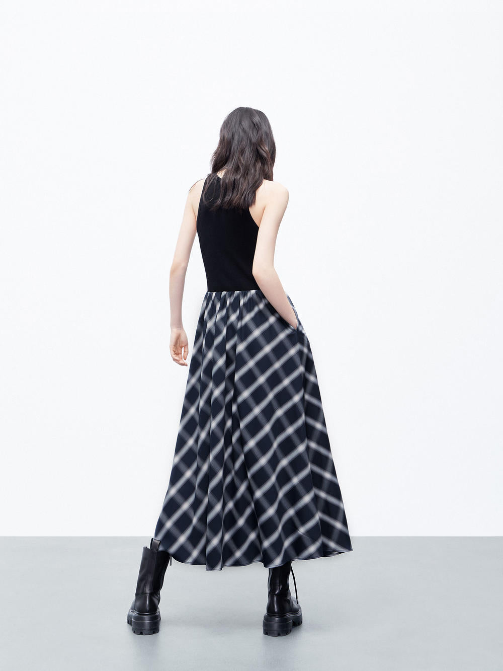 MO&Co. Women's Black Sleeveless Plaid Midi Dress