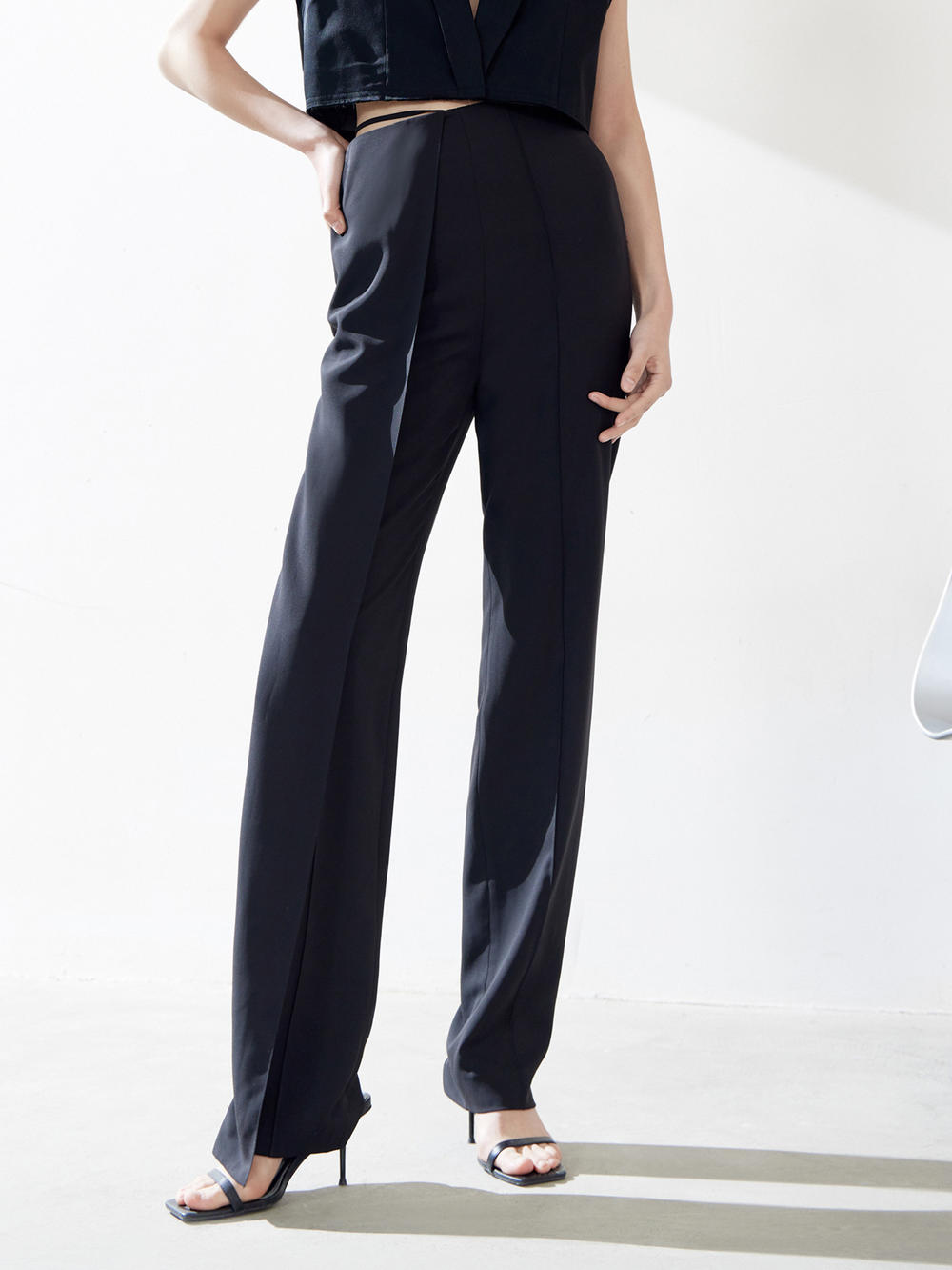 MO&Co. Women's Straight Suit Loose Casual Black Stylish Pants