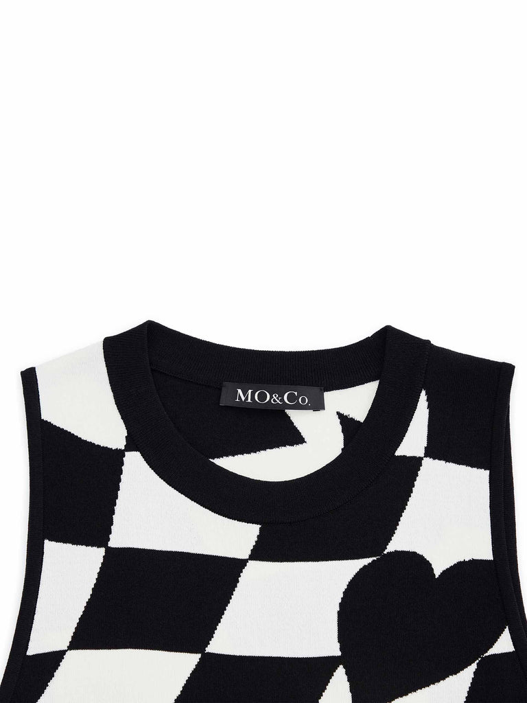 MO&Co. Women's Checkered Jacquard Round Neck Slim Fit Knit Vest in Black and White