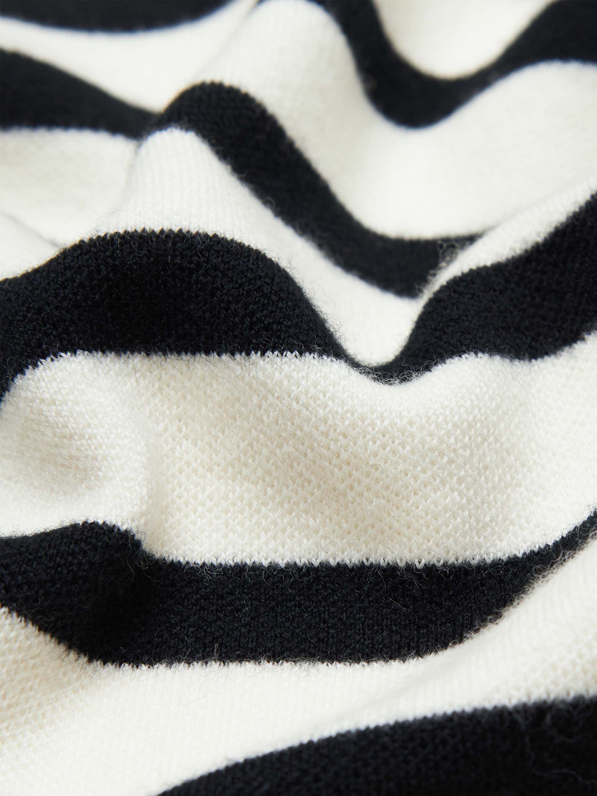 Striped Heart Sequins Details Causal Cardigan in Black and White