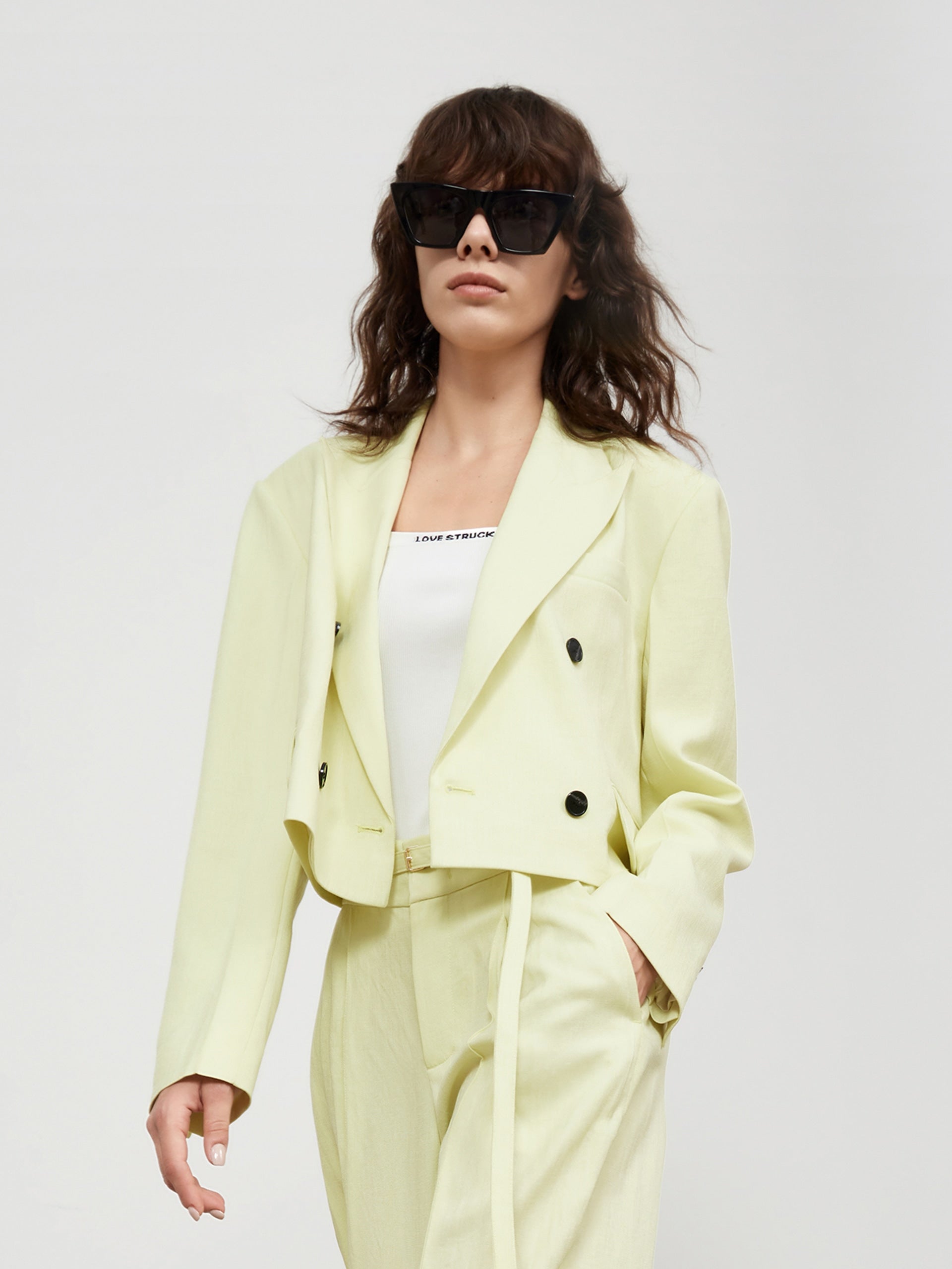 MO&Co. Women Lapel Structured Crop Blazer Straight Classic Blazer Coat Women