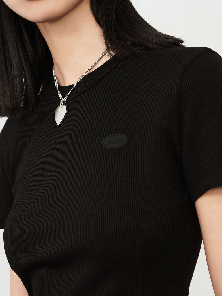 MO&Co. Women's Regular Logo Fitted Tee Classic Fitted Round Neck Pullover Black