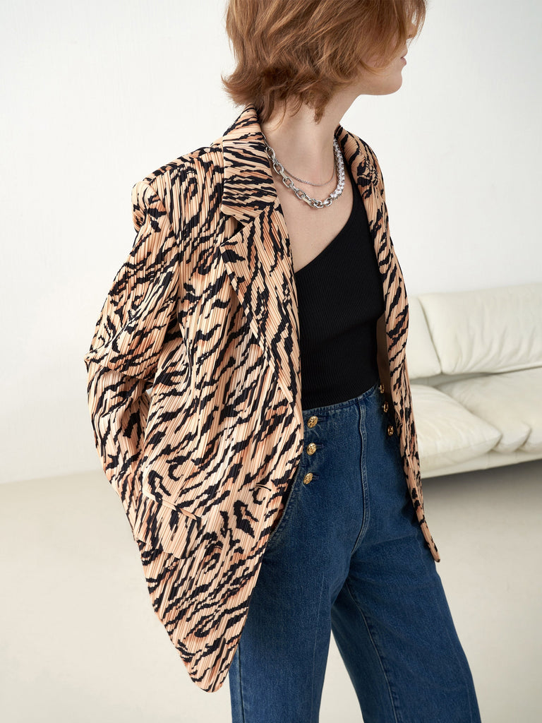 MO&Co. Women's Lapel Straight Tiger Print Blazer Loose Chic Oversize Blazer