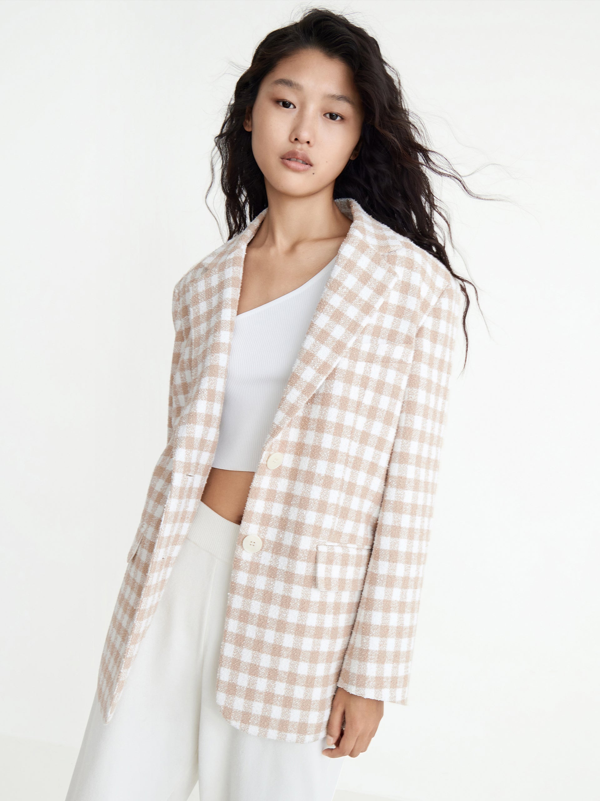 MO&Co. Women's Oversized Wide-shoulder Checked Blazer Loose Chic Lapel Long Blazer Coat