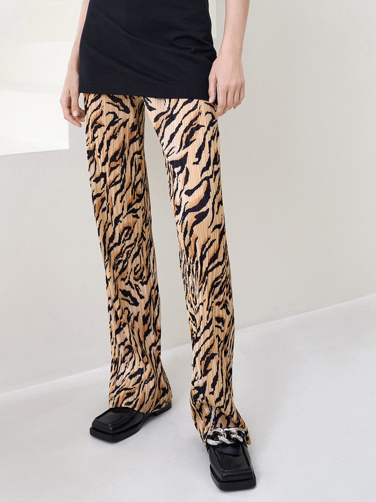 MO&Co. Women's Pleated Tiger Print Straight Leg Pants Cool Fitted Stylish Pant