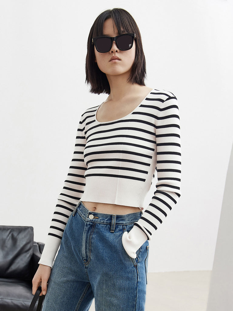MO&Co. Women's U-neck Striped Knit Top Fitted Casual Round Neck Black And White Sweater