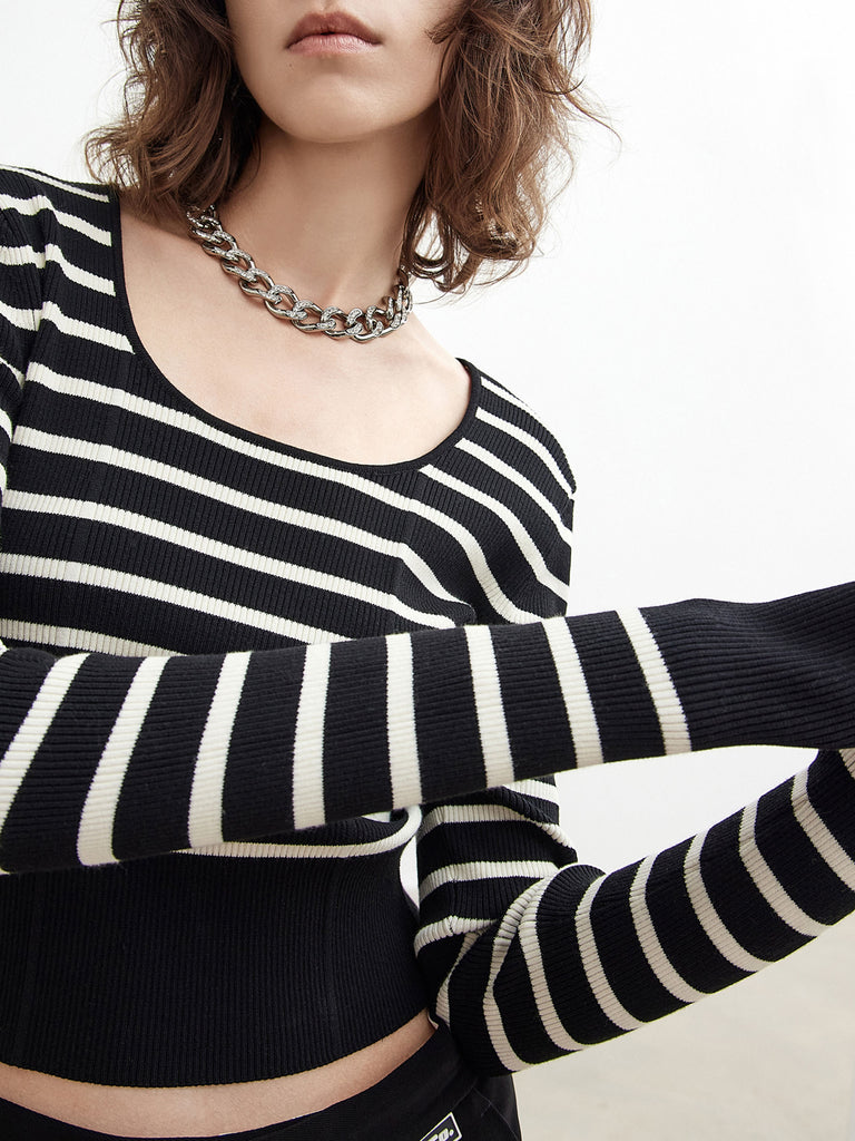 MO&Co. Women's U-neck Striped Knit Top Fitted Casual Round Neck Black And White Sweater