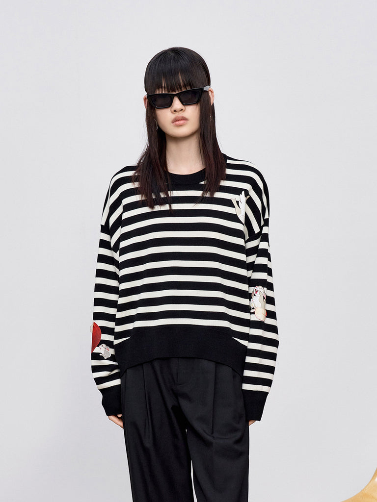 MO&Co. Women's Wool Cartoon Striped Sweater Loose Casual Round Neck Black And White Striped Sweater