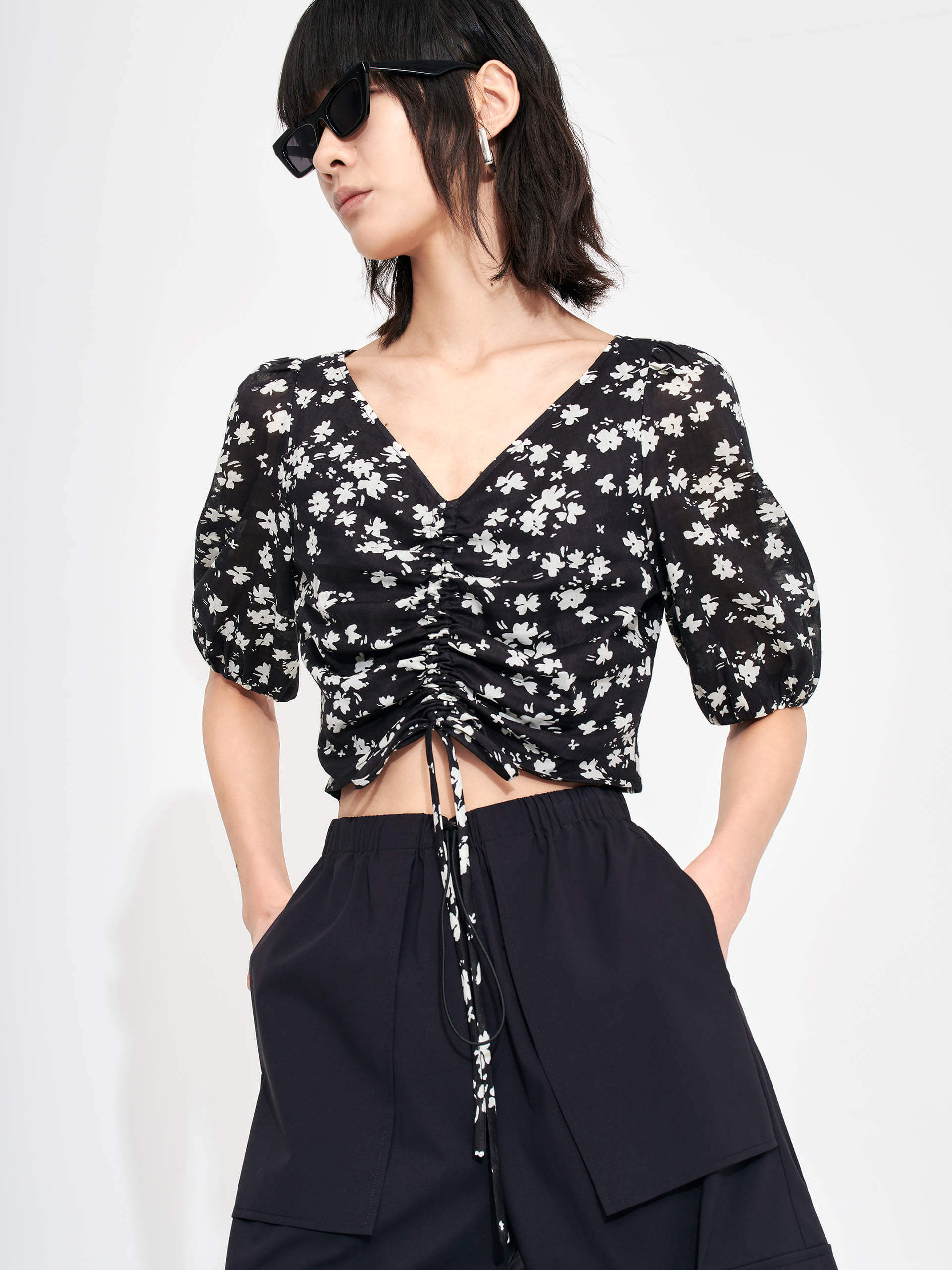 Women's Floral Printed Drawstring Short Sleeves Top in Black