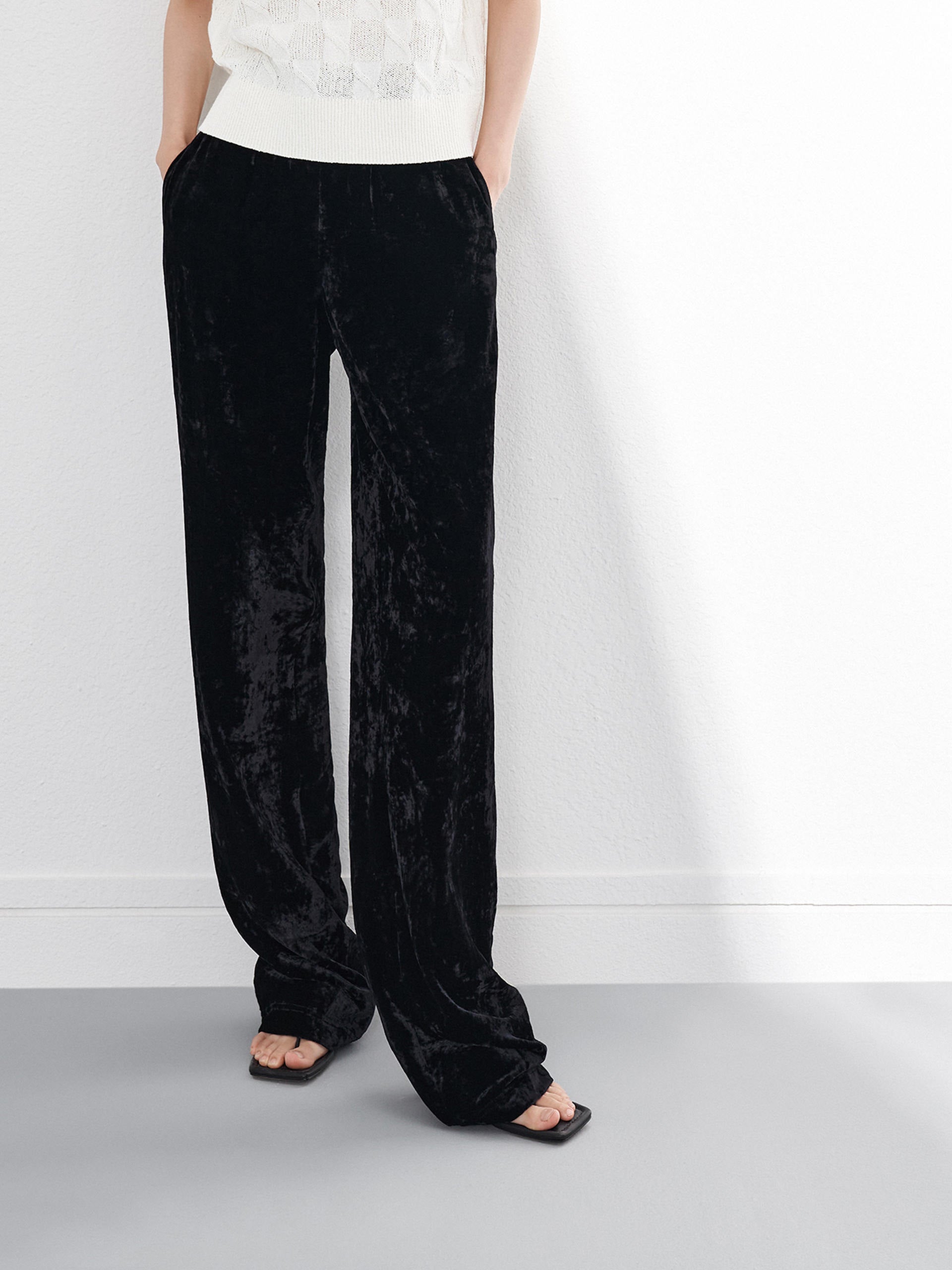 Women's Velvet Elastic Waist Straight Leg Pants in Black