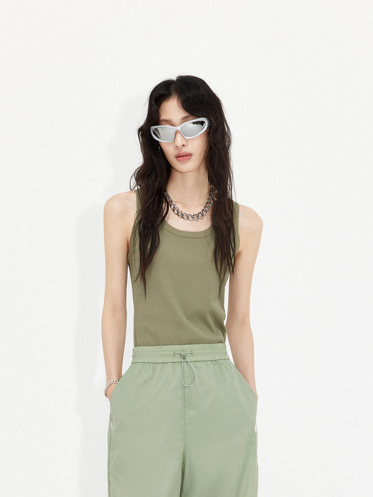 MO&Co. Women's Cutout Back Slim Fit Tank Top  in Olive