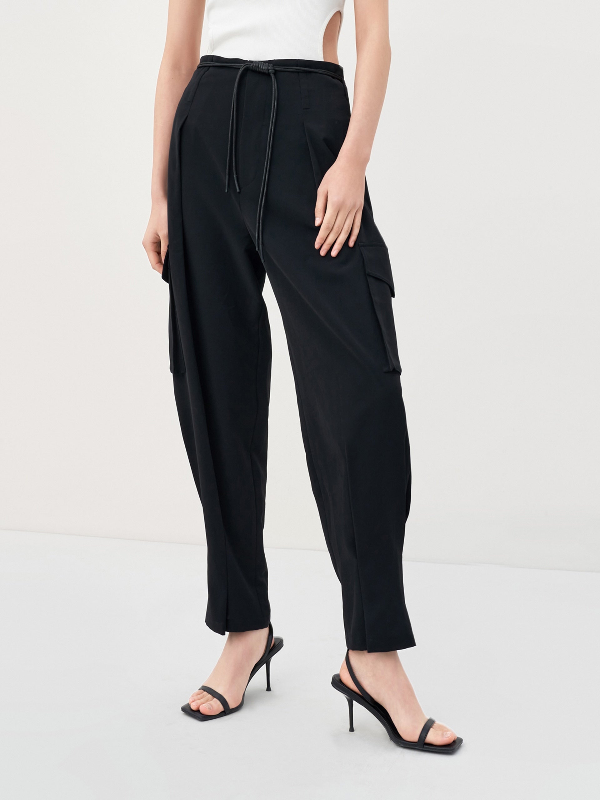 MO&Co. Women's High Waist Tapered Cargo Pants in Black