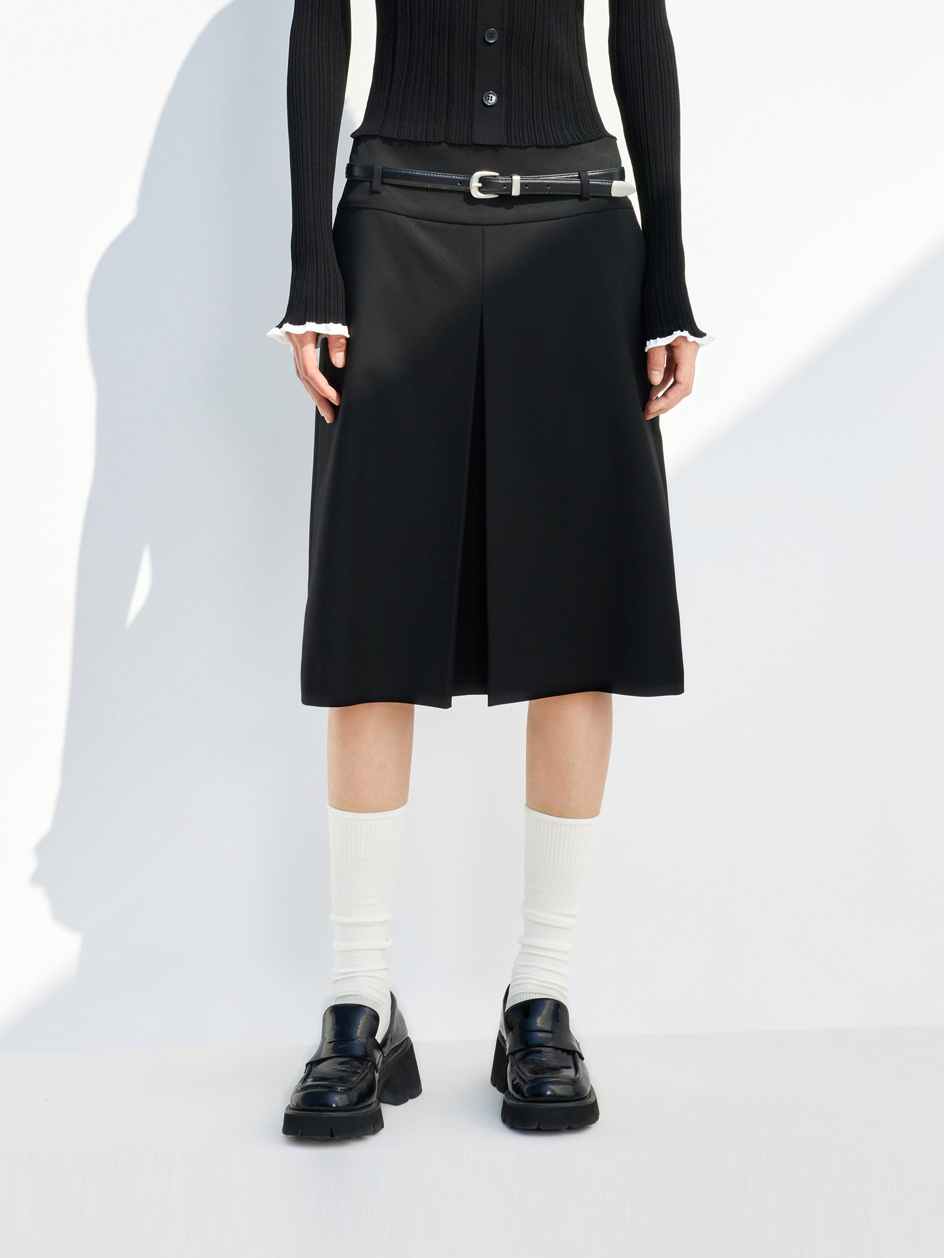 Black Pleated Old Money Midi A-line Skirt with belt