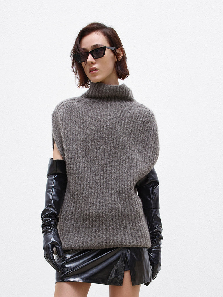 MO&Co. Women's Turtleneck Silhouette Knit Vest